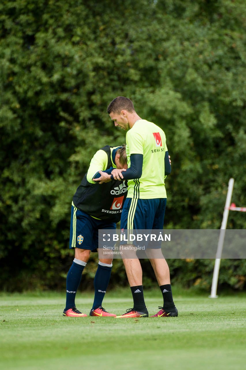 Niklas Hult har ont