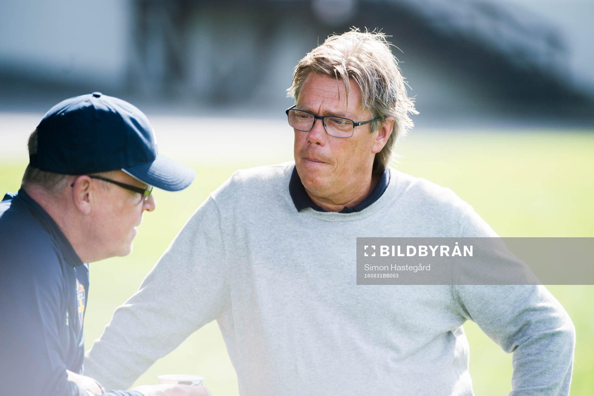 Förbundskapten Janne Andersson i samtal med Djurgårdens