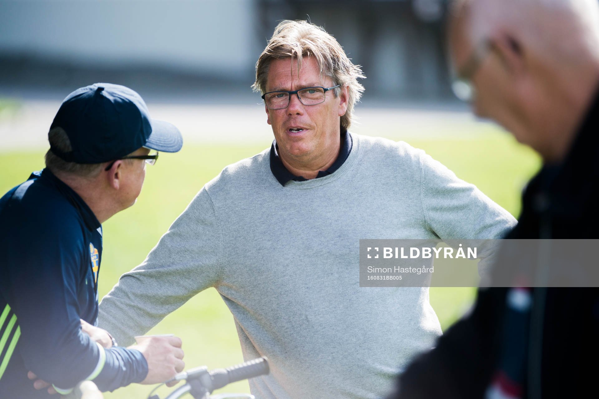 Förbundskapten Janne Andersson i samtal med Djurgårdens