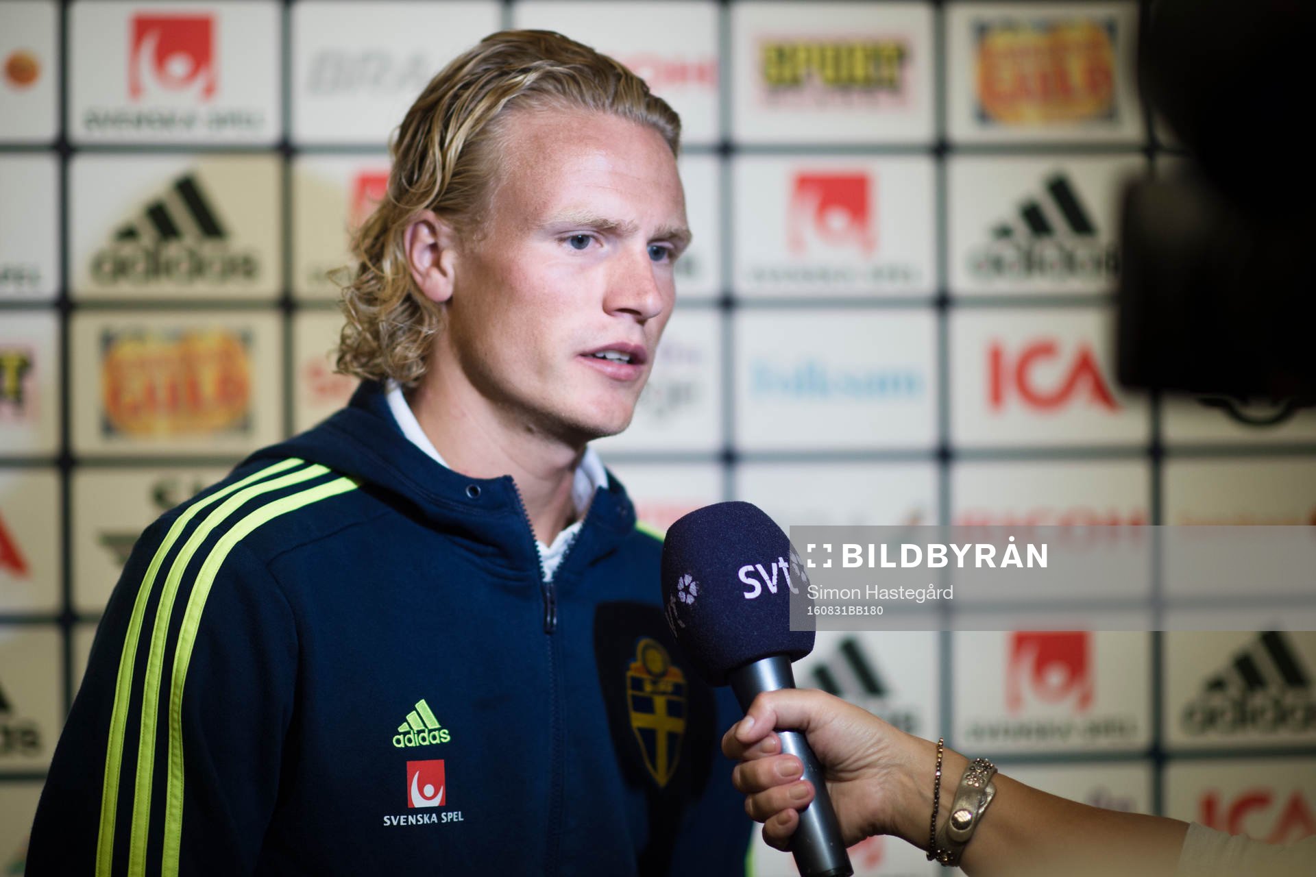 Oscar Hiljemark i mixed zone
