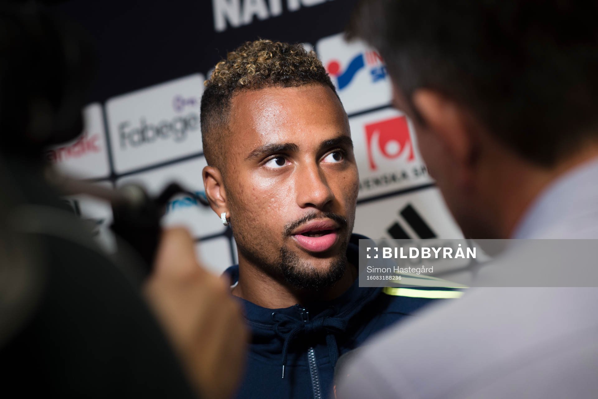 Isaac Kiese Thelin i mixed zone