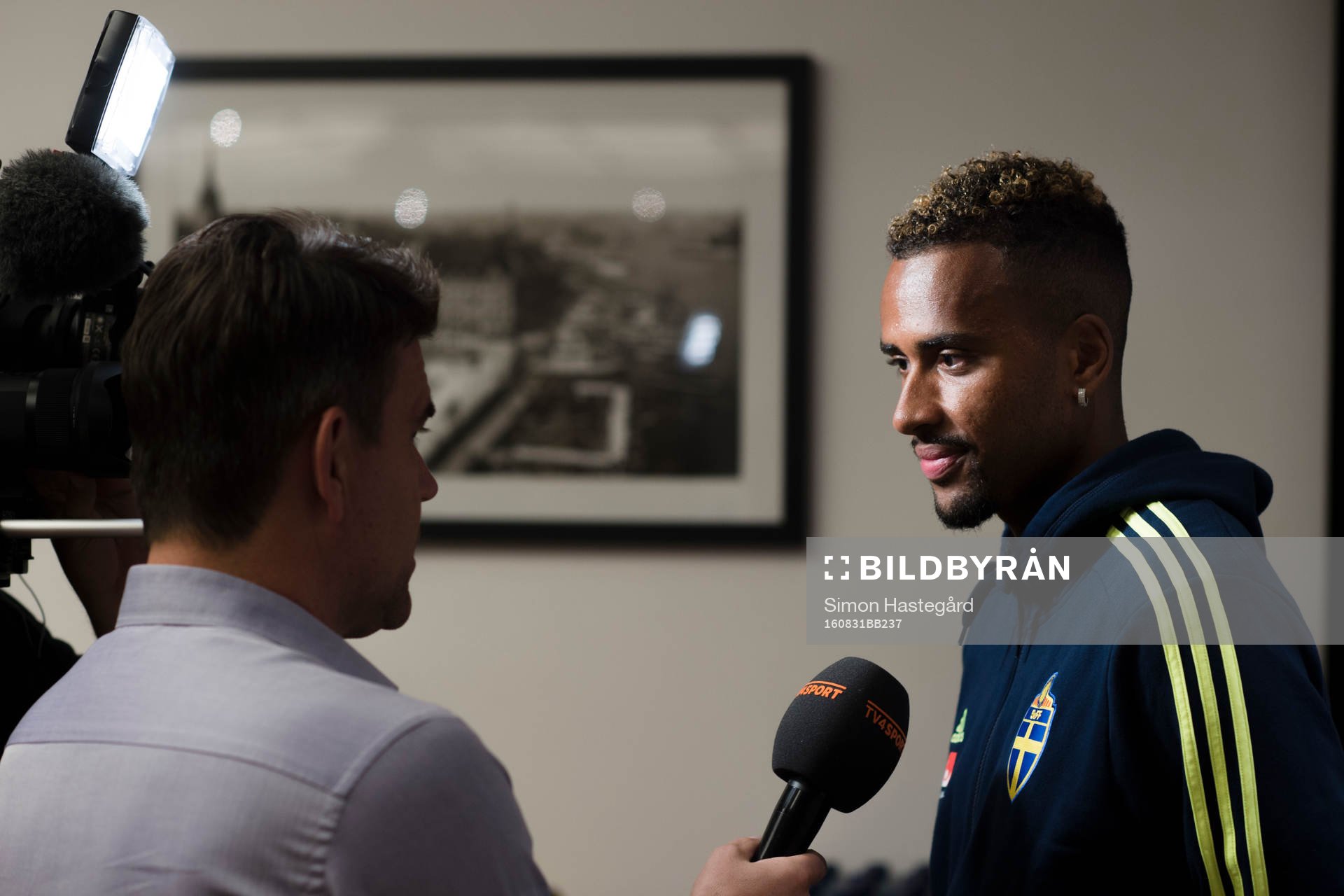 Isaac Kiese Thelin i mixed zone