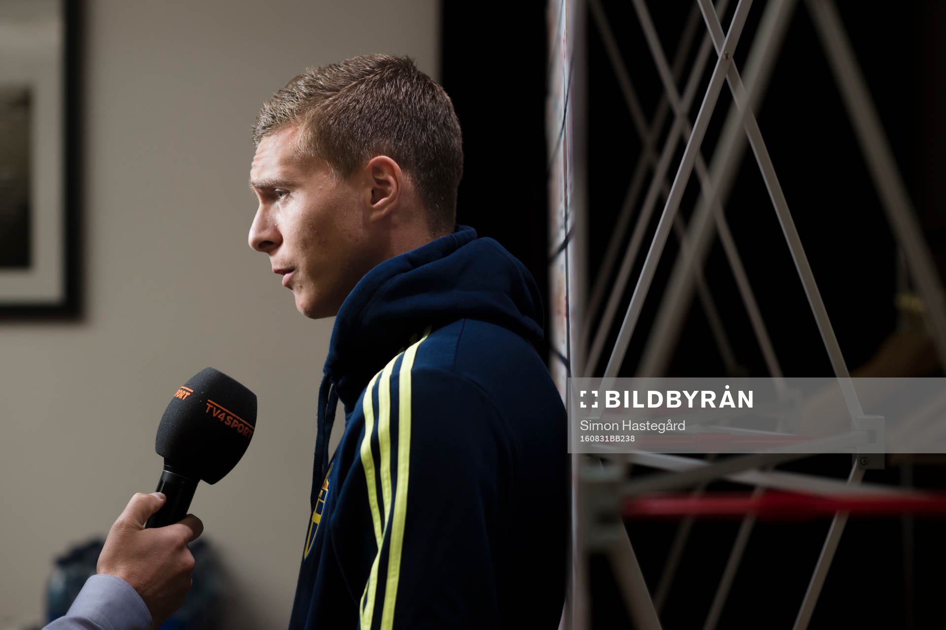 Victor Nilsson Lindelöf i mixed zone