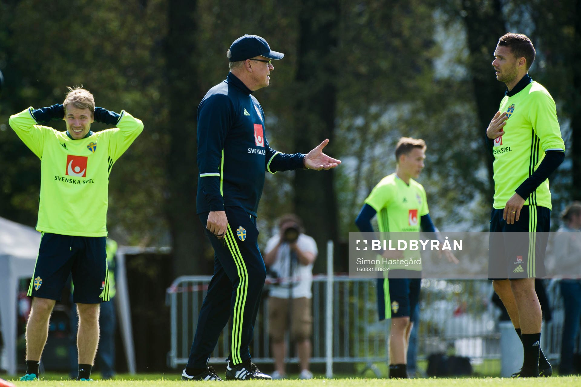 Oscar Lewicki, förbundskapten Janne Andersson och Marcus