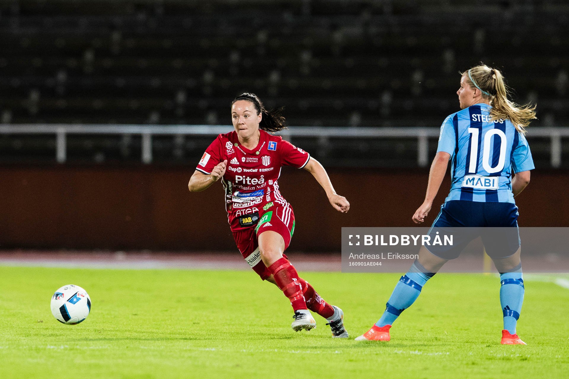 Piteås June Pedersen och Djurgårdens Madeleine Stegius