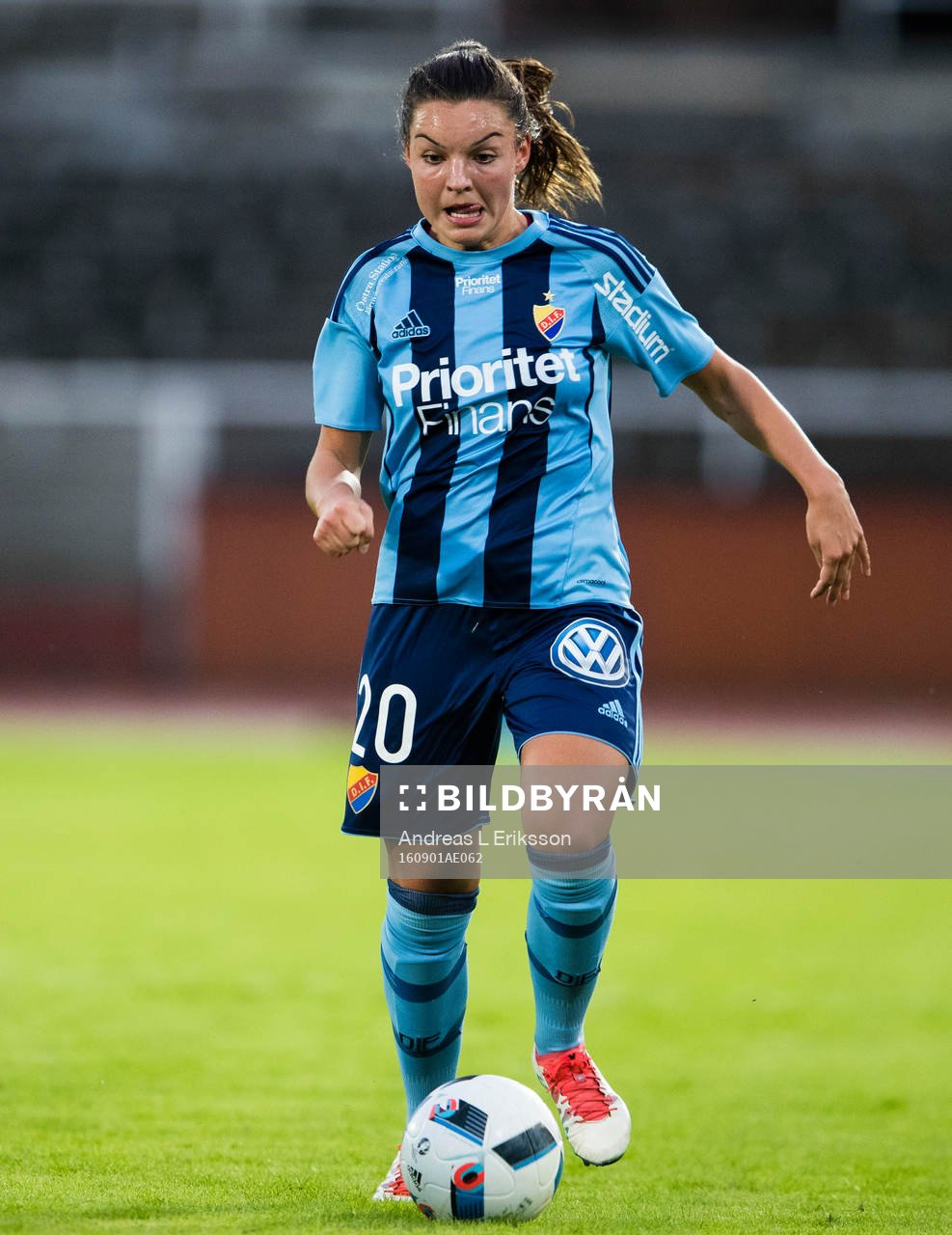 Djurgårdens Johanna Rytting Kaneryd med bollen