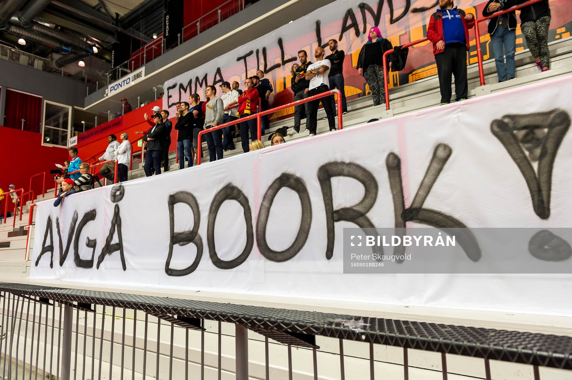 Banderoller med kravet Avgå Boork