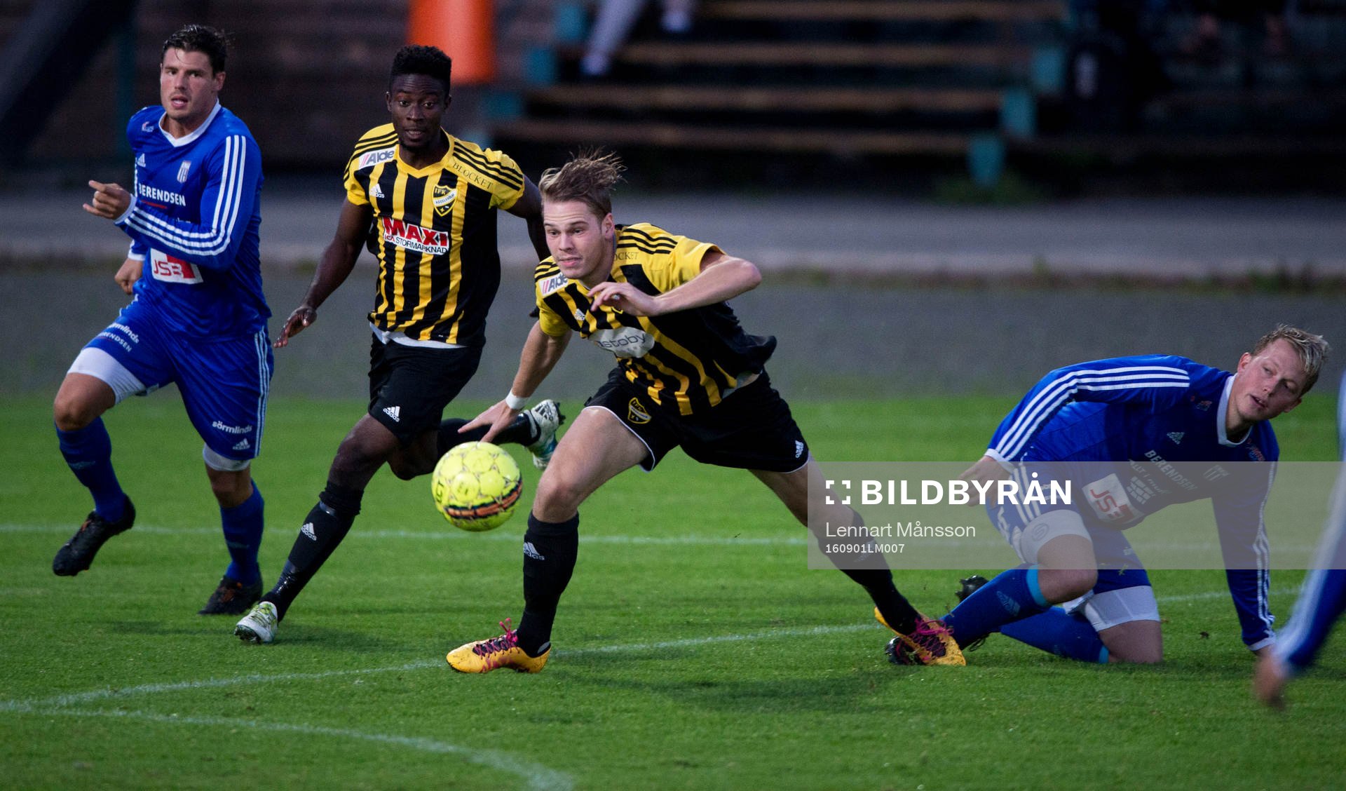 IFK Hässleholms Kojo Annor och Filip Ranmo i matchen i