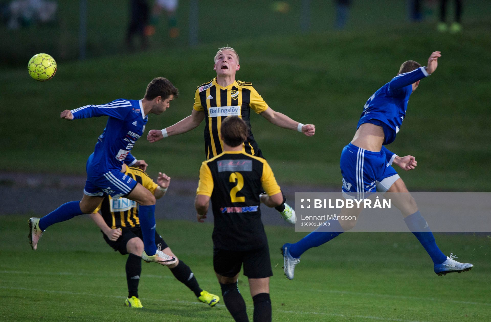 IFK Hässleholms Linus Svensson i matchen i division 2