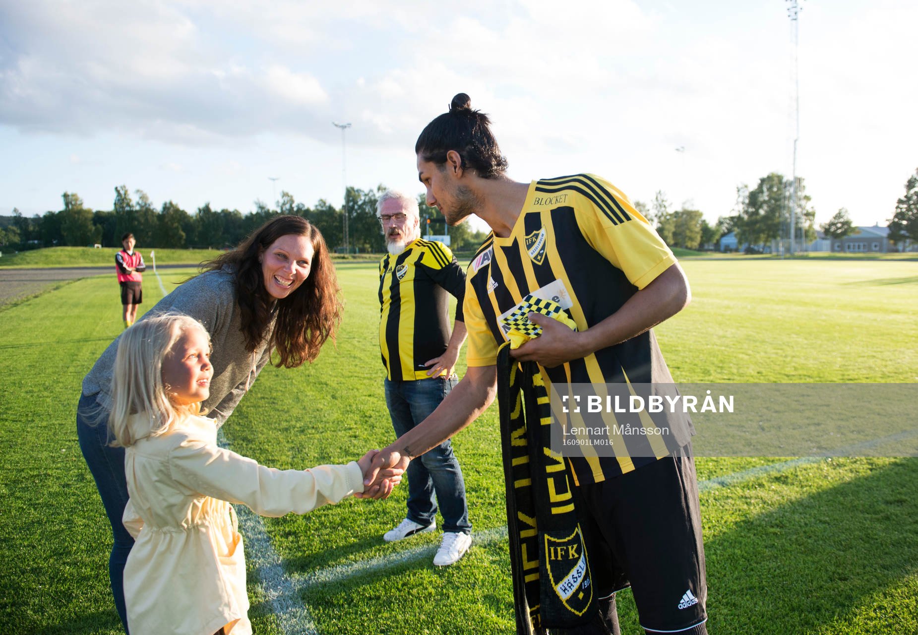 IFK Hässleholms Ameer Naseer lämnar över tröja och
