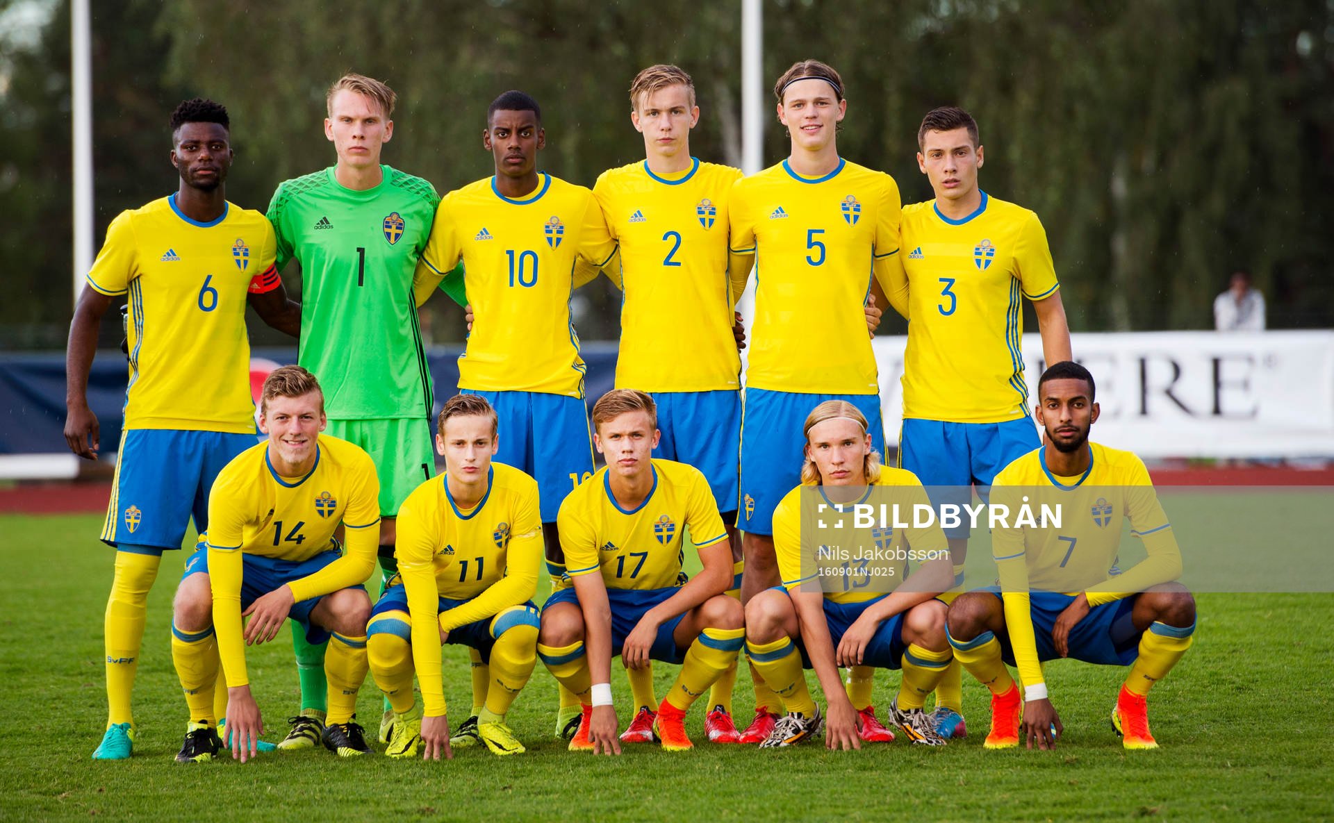 Lagbild innan avspark Sveriges. Bakre raden, Joseph Colley,