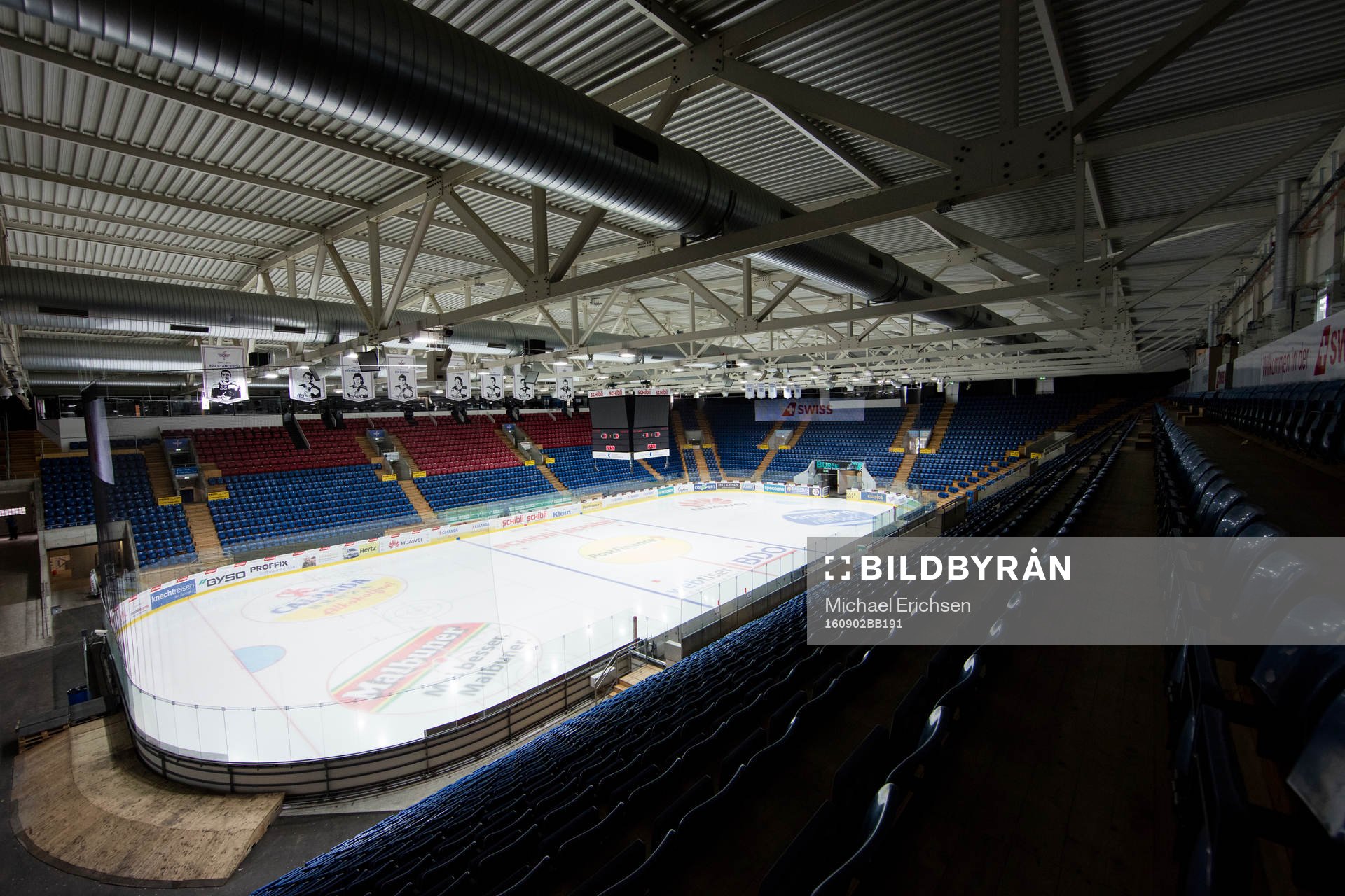 SWISS Arena interiört innan en träningsmatch i ishockey
