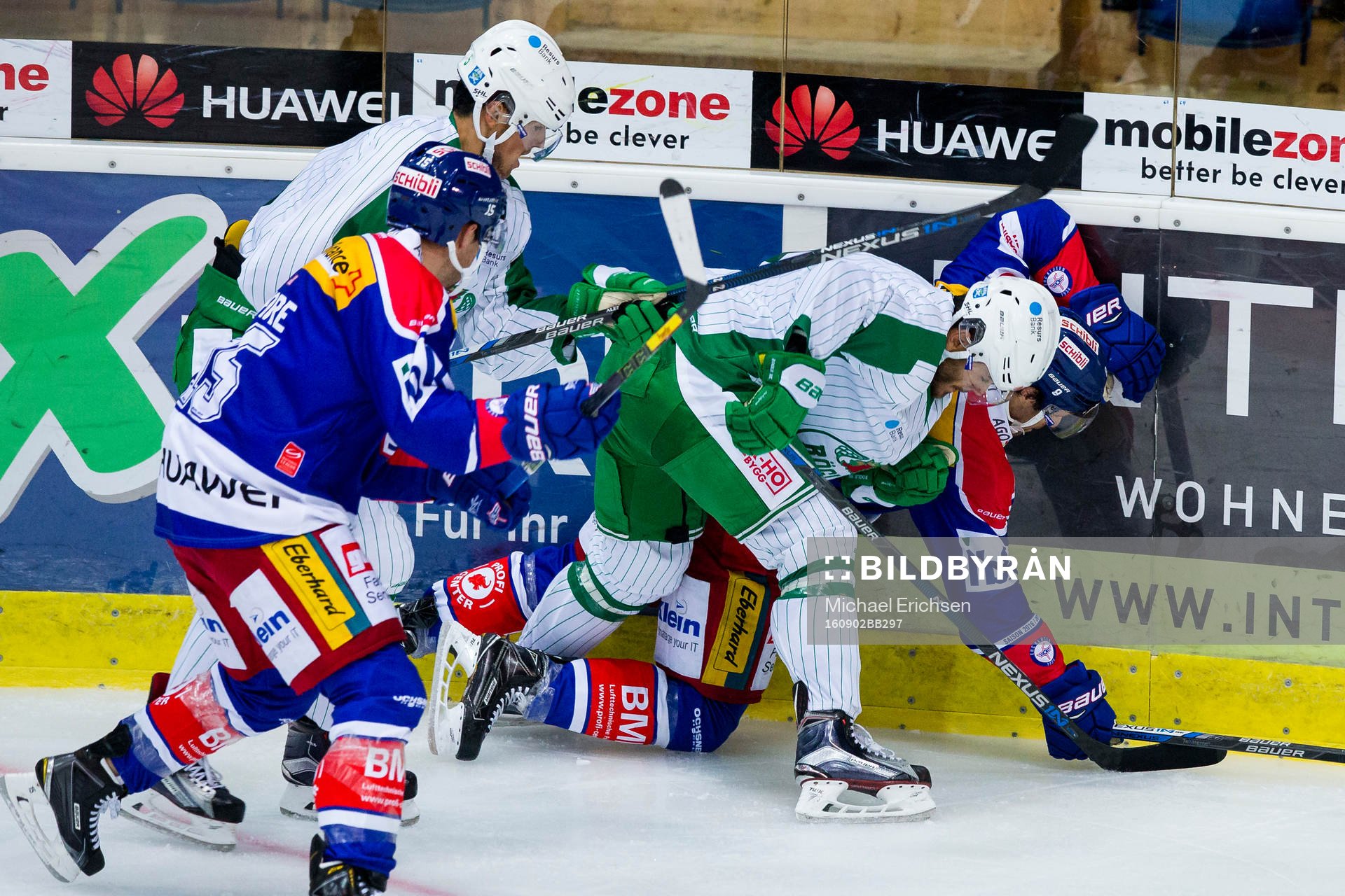 Rögles Alen Bibic och Almen Bibic i kamp mot två Kloten