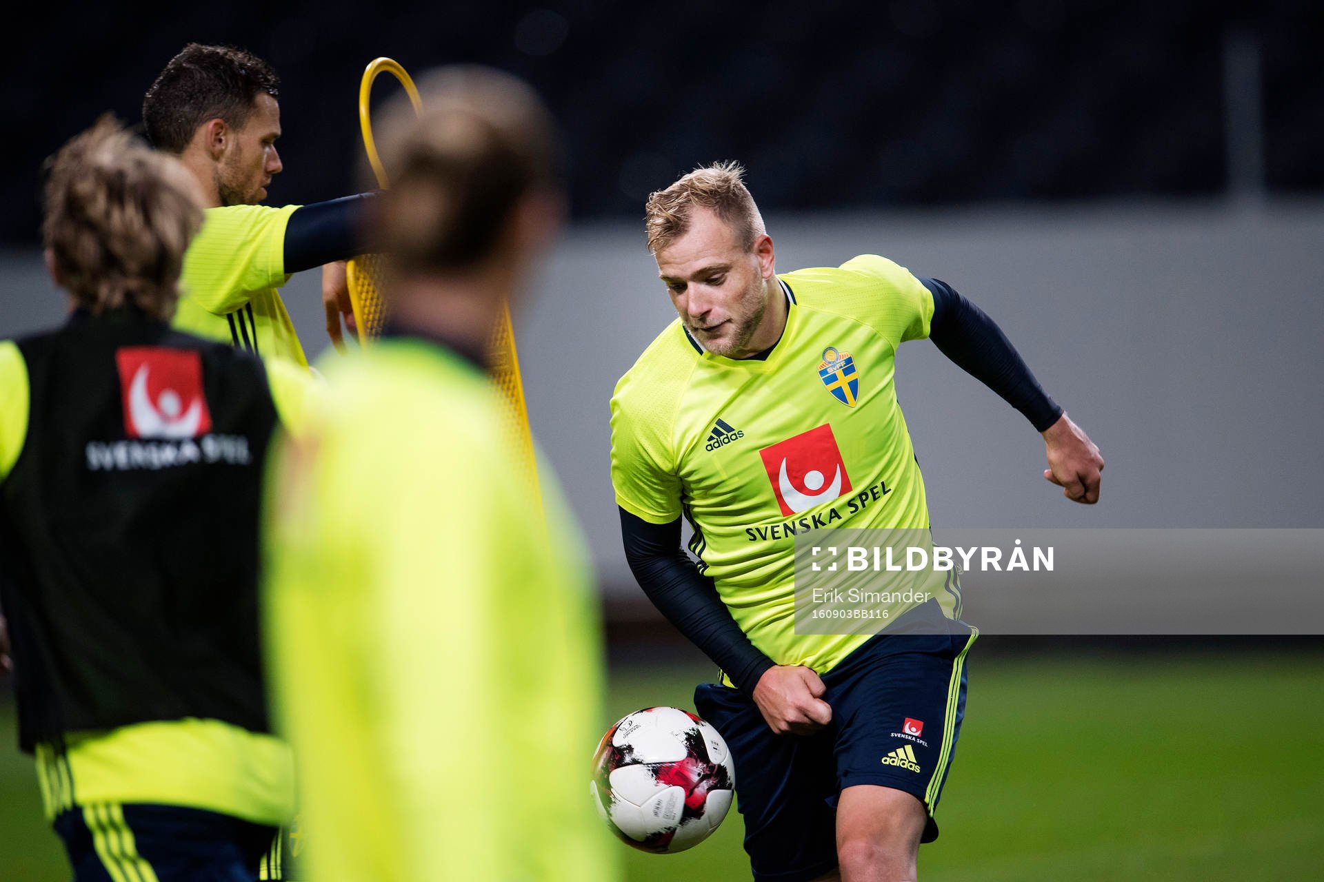 John Guidetti med bollen
