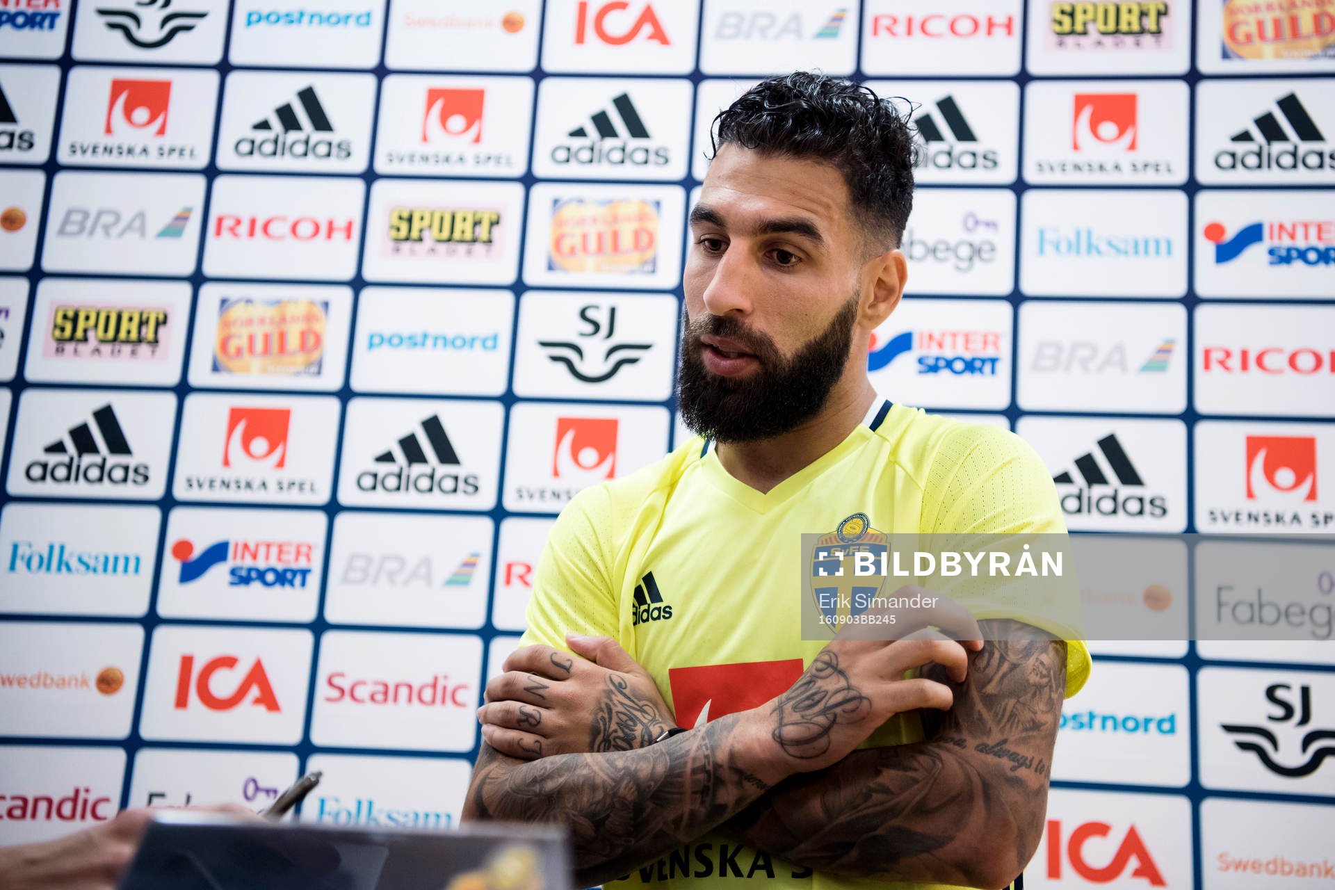 Jimmy Durmaz i mixed zone