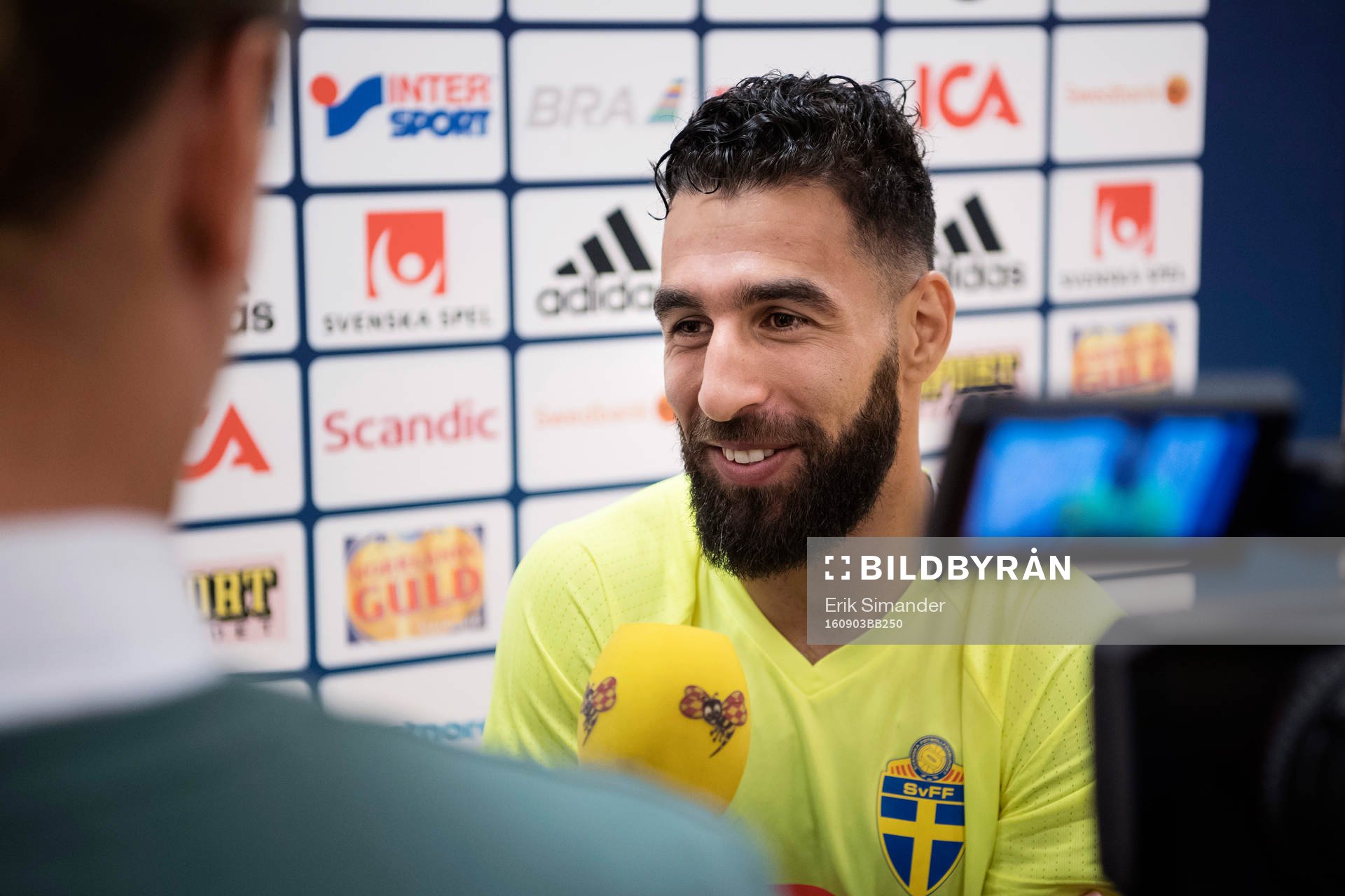 Jimmy Durmaz i mixed zone