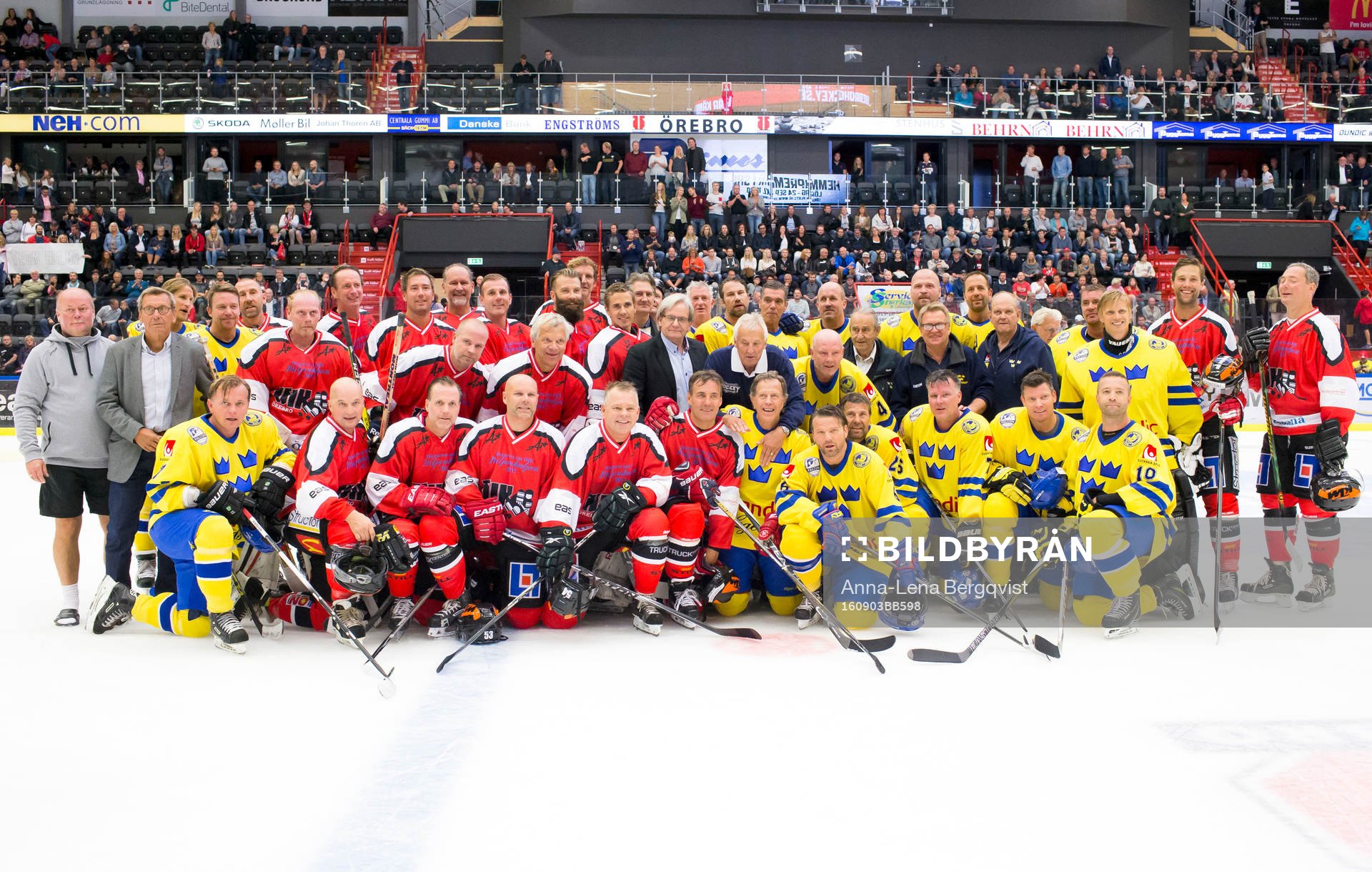 Lagbild av Tre Kronor legend och ÖIK Miljonkedjan