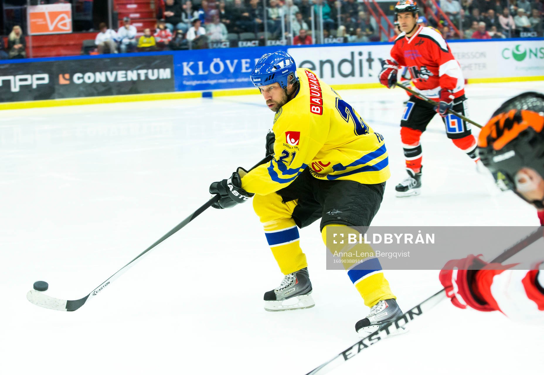 Tre Kronor legends Peter Forsberg i action