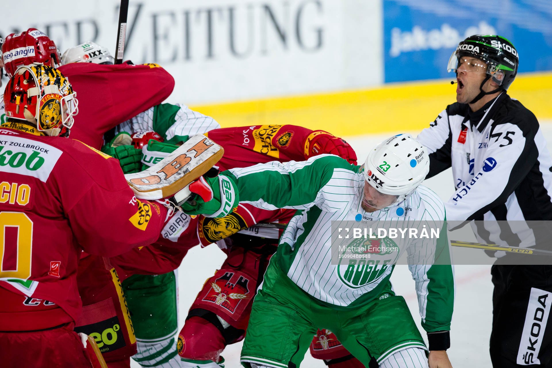 Rögles Viktor Lindgren och Daniel Sylwander i gruff