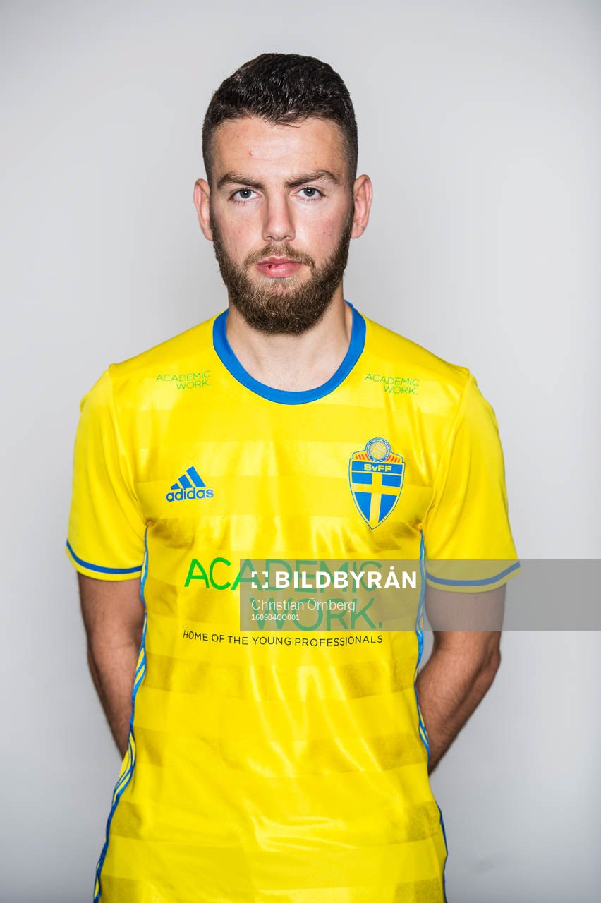 Fotbollsspelaren Erdal Rakip i Sveriges U21 landslag poserar för ett porträtt den 4 september 2016 i Malmö.