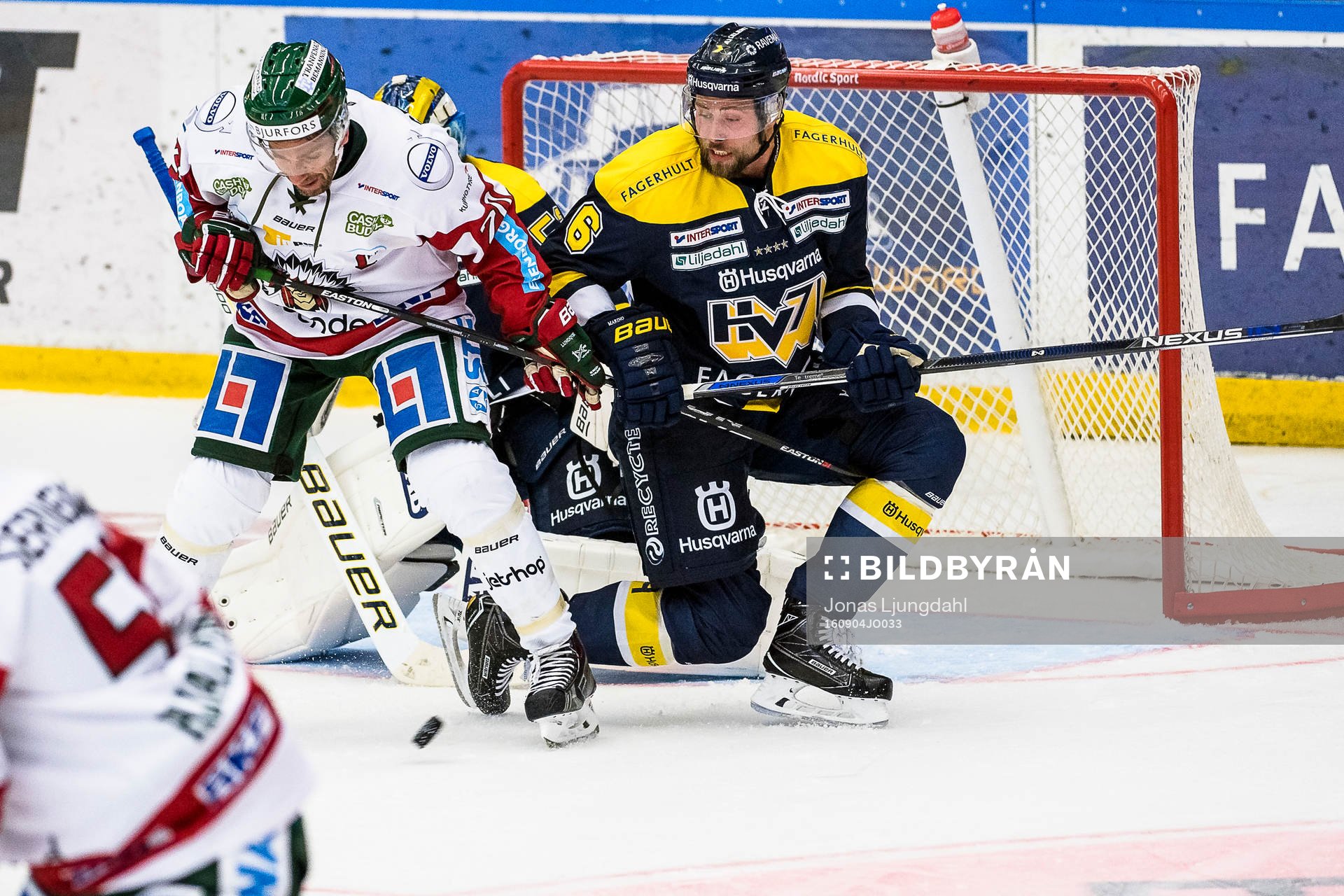 s Christoffer Persson framför HV71:s mål