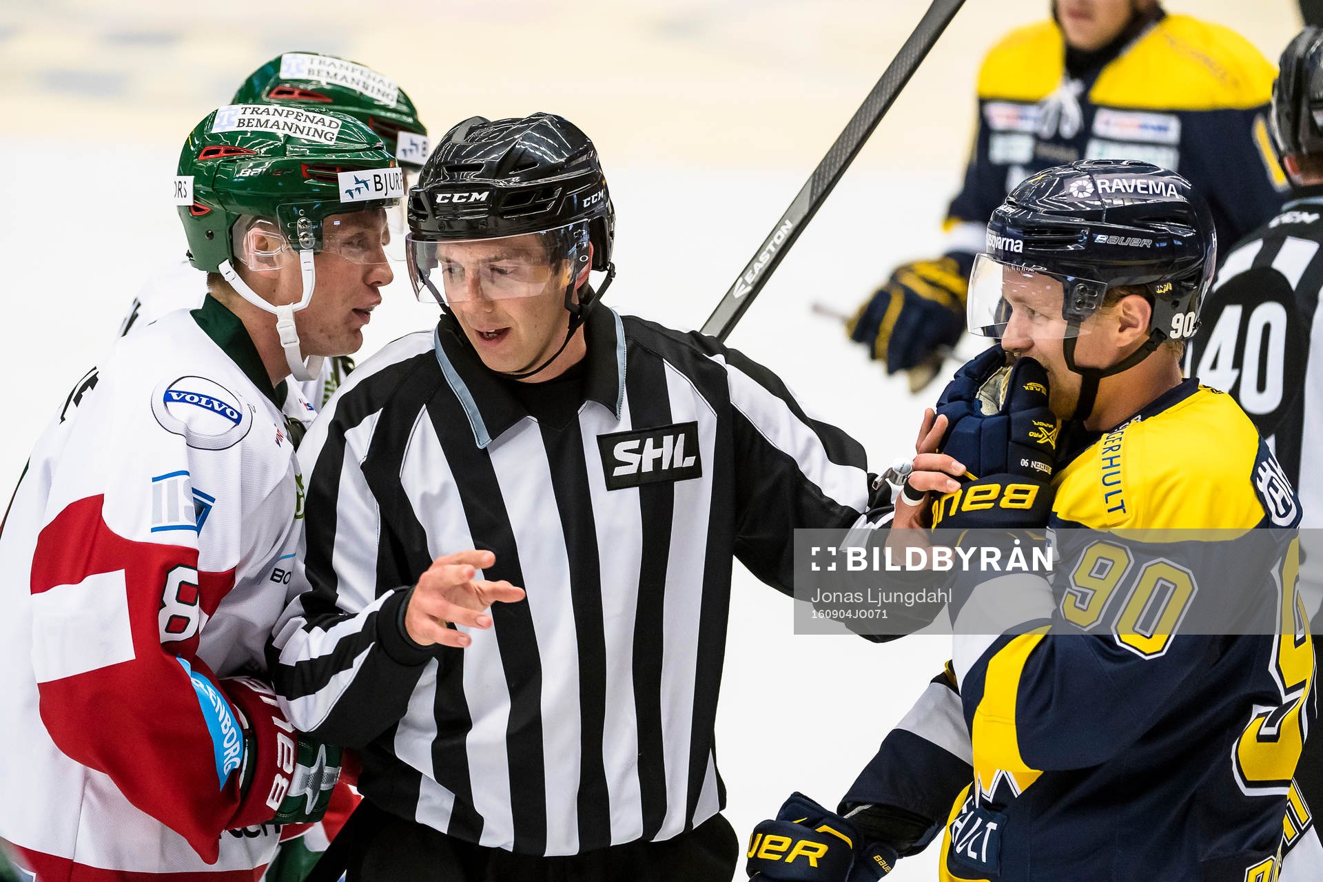 s Ted Brithén. Linjeman Andreas Malmqvist gå emellan