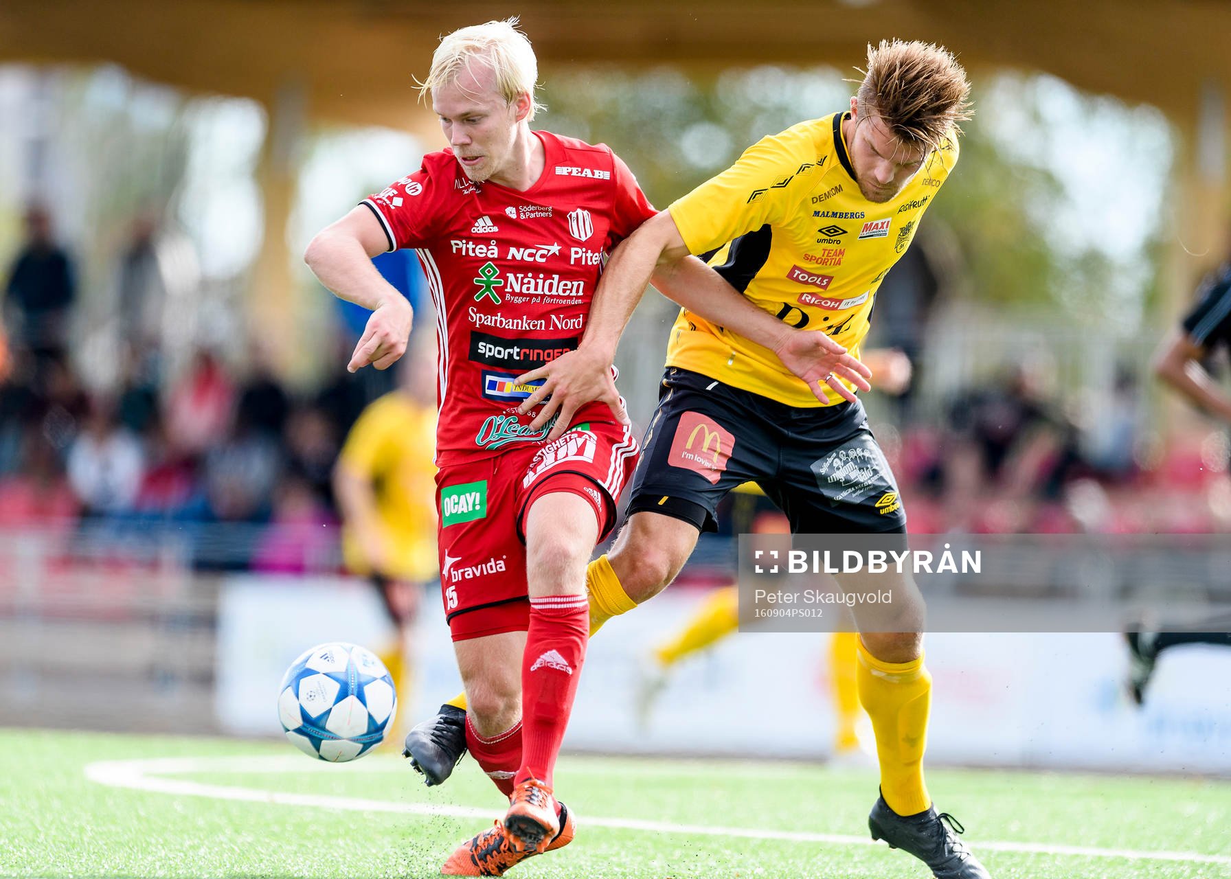 s Kristoffer Thydell och Forwards Erik Björndahl