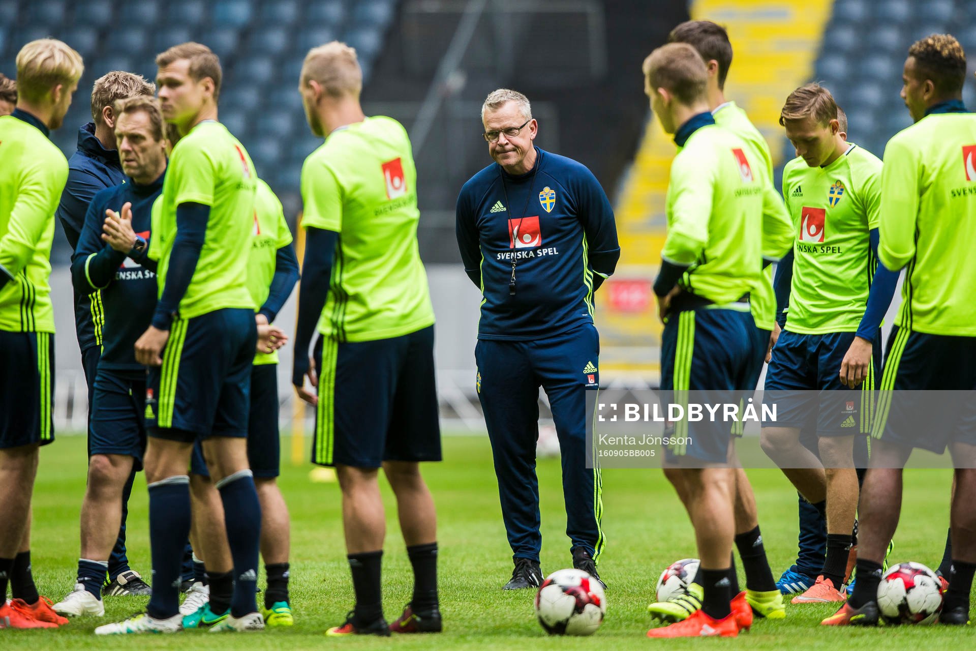 Sveriges förbundskapten Janne Andersson med spelare