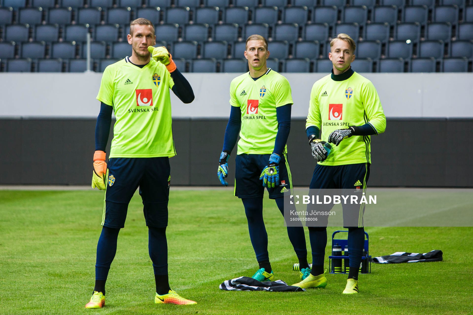 Sveriges målvakter Robin Olsen , Karl-Johan Johnsson och