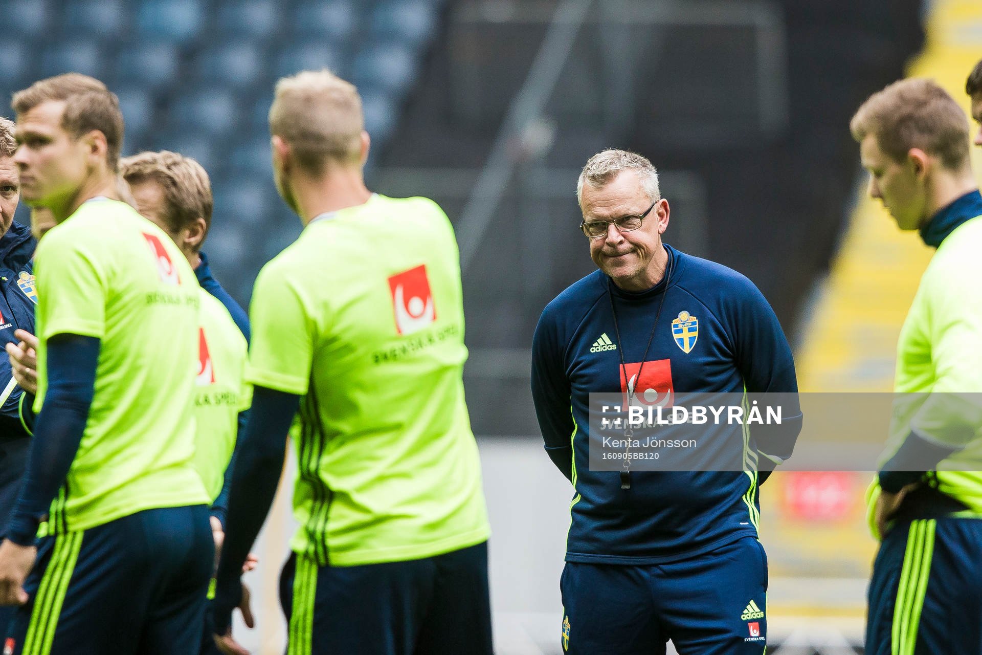 Sveriges förbundskapten Janne Andersson med spelare
