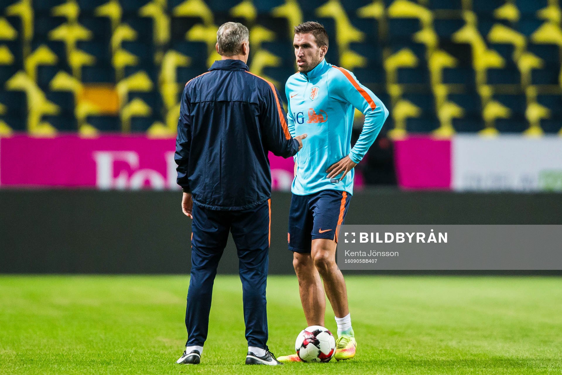 Kevin Strootman med assisterande tränare Marco van Basten