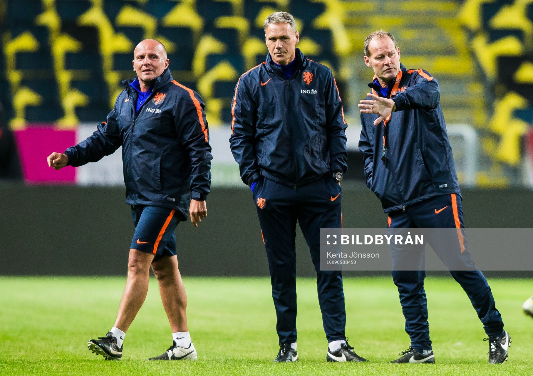 Hollands förbundskapten Danny Blind (h)och assisterande