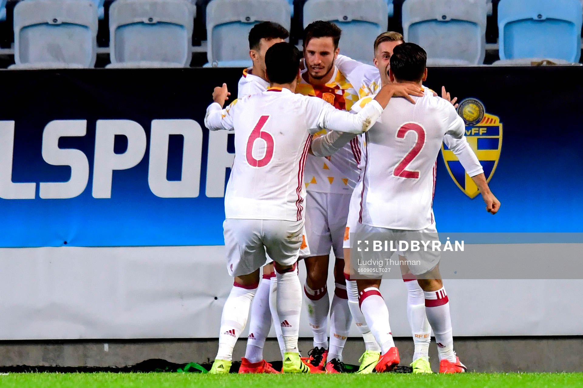 Spaniens Gerard Deulofeu jublar med lagkamraterna efter 0-1 under fotbollsmatchen i kvalet till U21-EM mellan Sverige och Spanien den 5 augusti 2016 i Malmö.