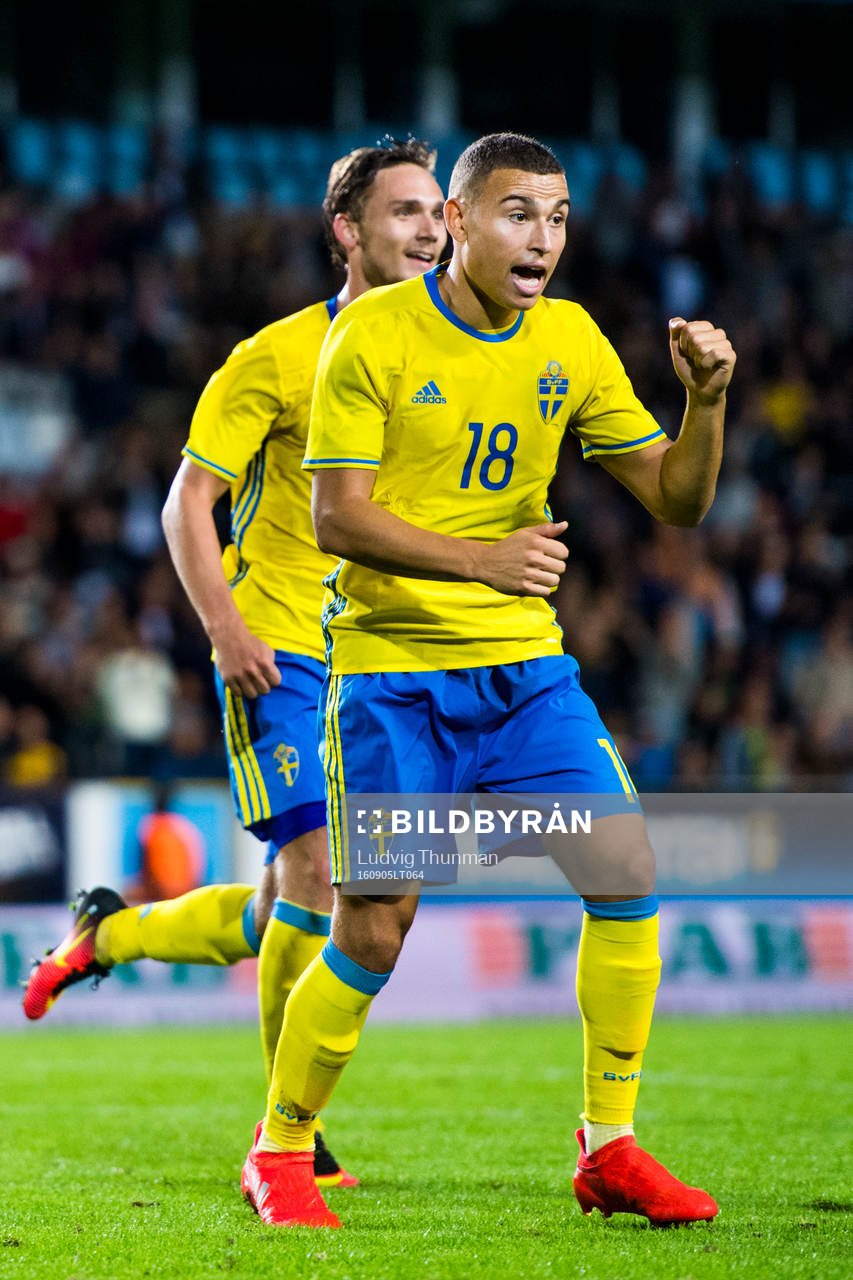 Sveriges Jordan Larsson jublar efter 1-1 på självmål under fotbollsmatchen i kvalet till U21-EM mellan Sverige och Spanien den 5 augusti 2016 i Malmö.