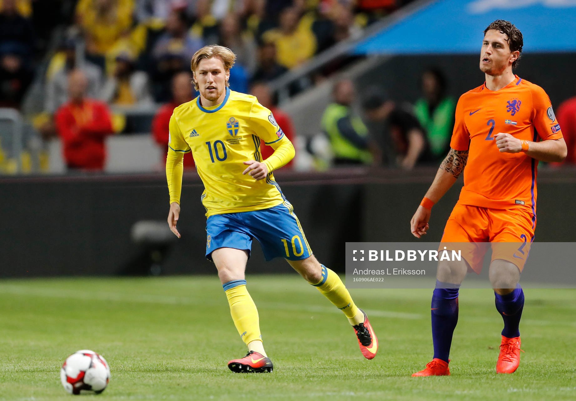 Sveriges Emil Forsberg och Hollands Daryl Janmaat