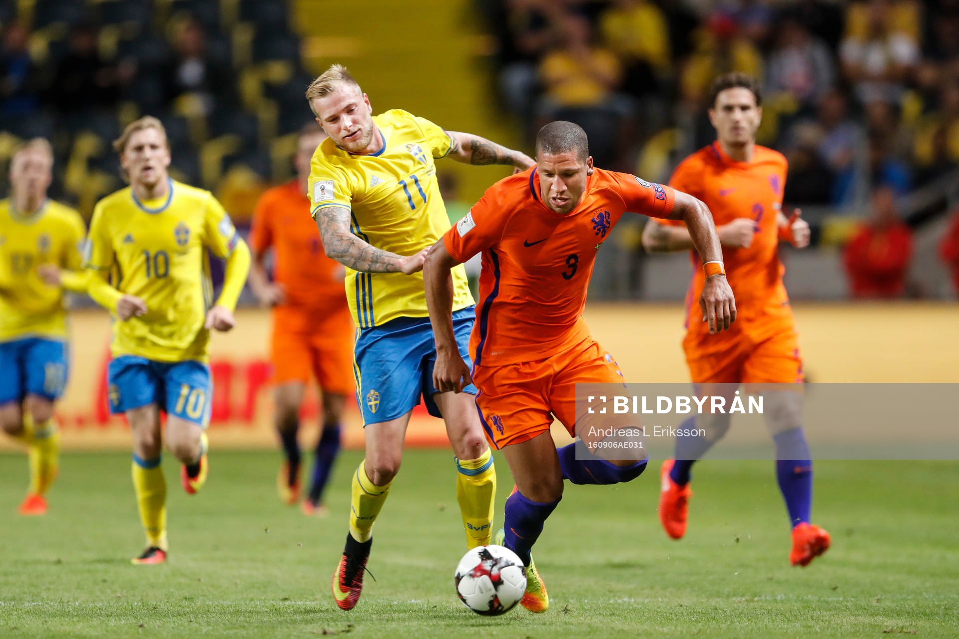 Sveriges John Guidetti och Hollands Jeffrey Bruma