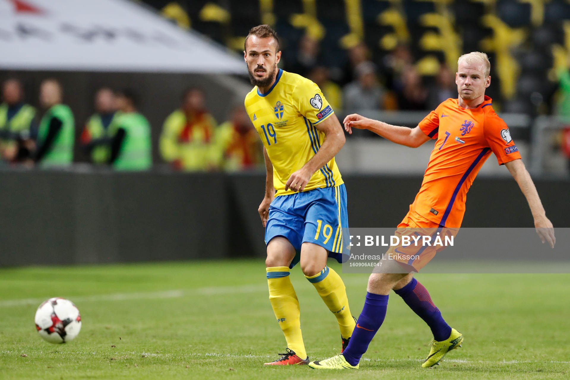 Sveriges Emir Kujovic och Hollands Davy Klaassen