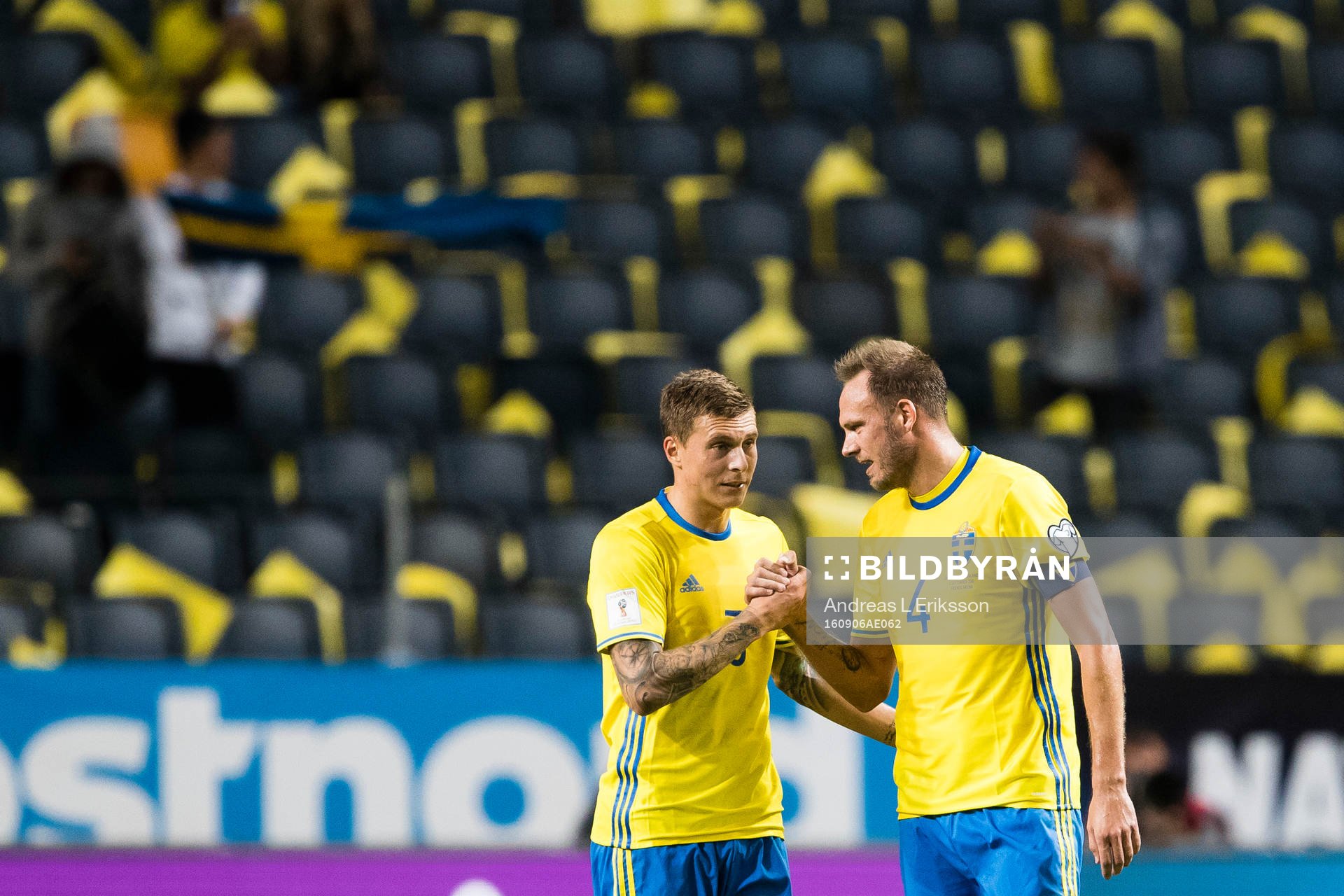Sveriges Victor Nilsson Lindelöf och Andreas Granqvist efter fotbollsmatchen i VM-kvalet mellan Sverige och Holland den 6 september 2016 i Stockholm.