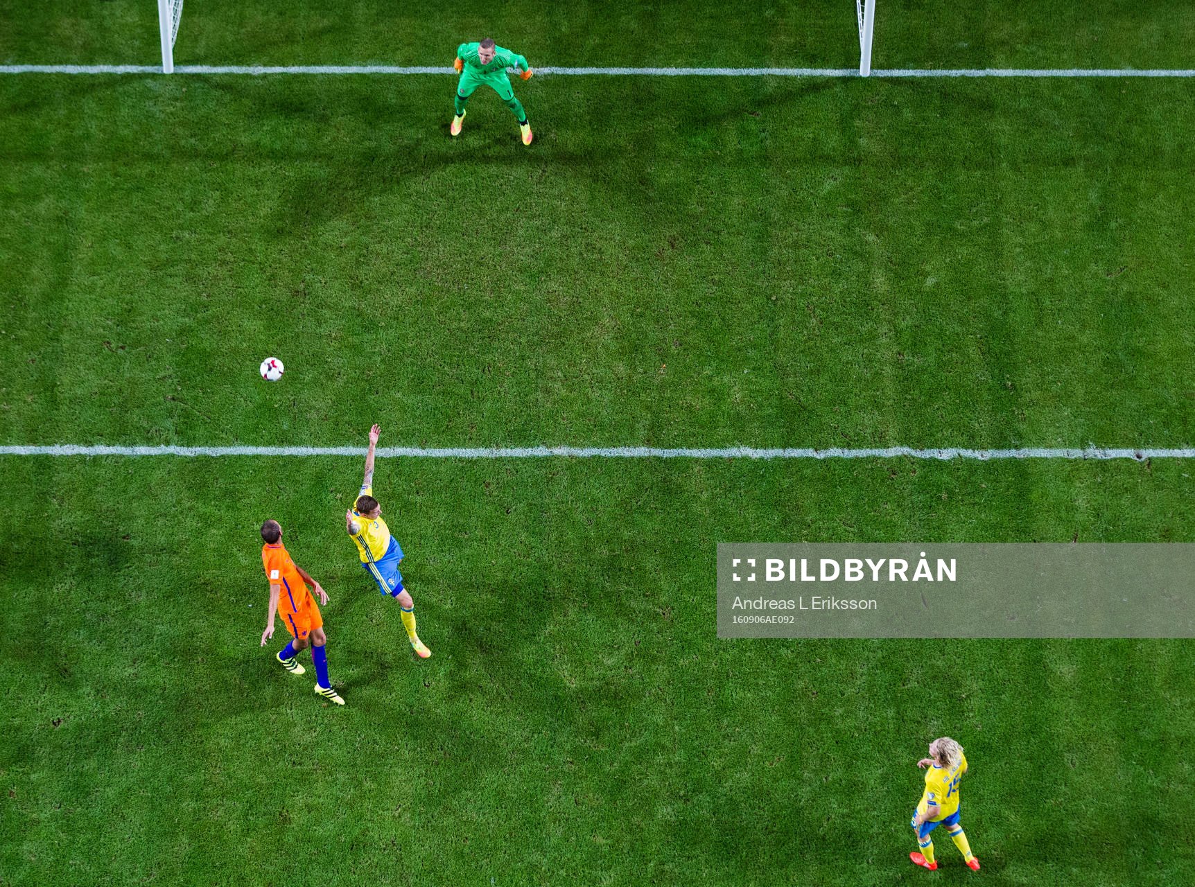 Hollands Bas Dost och Victor Nilsson Lindelöf i en