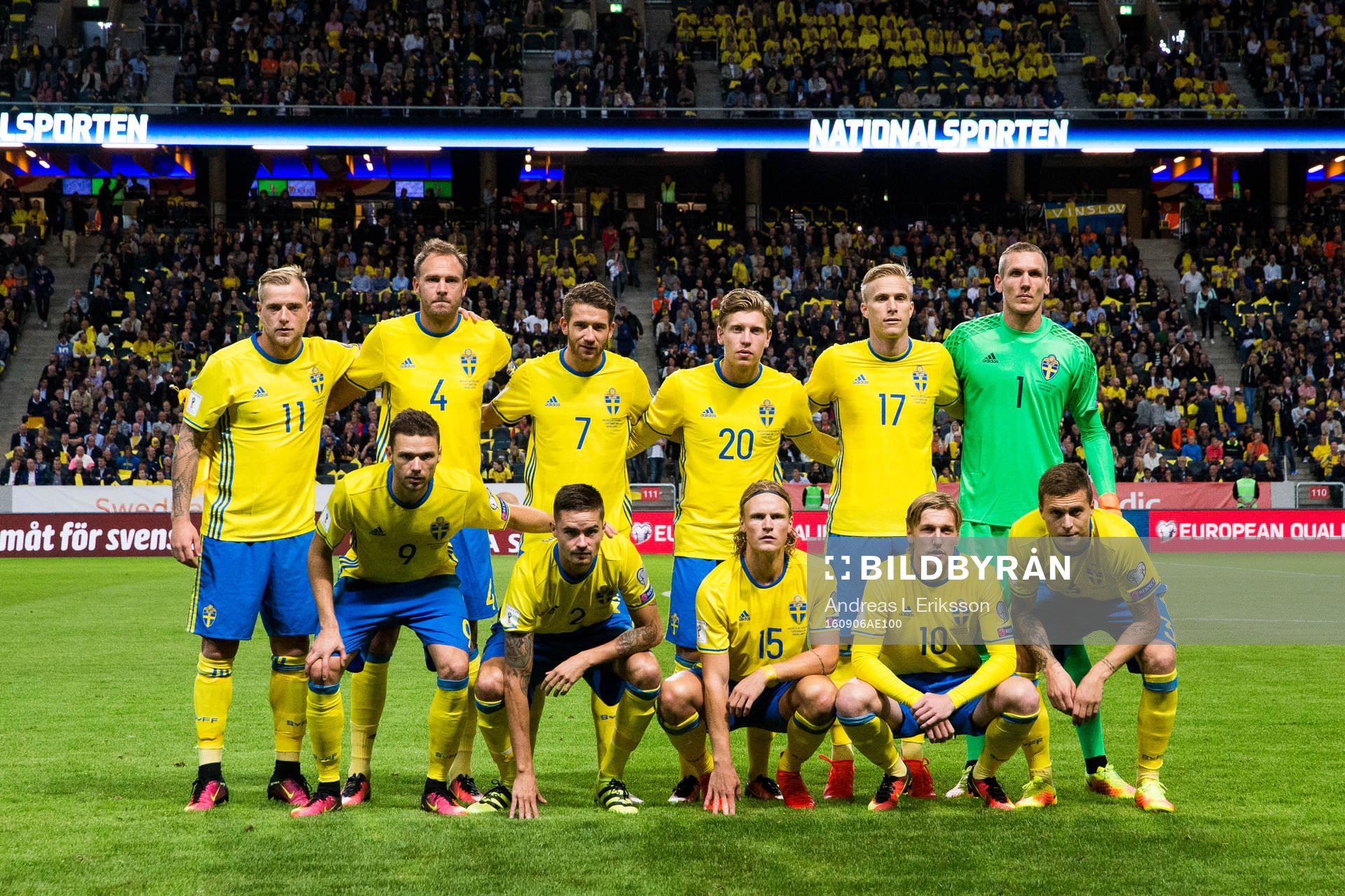 Sveriges startelva innan fotbollsmatchen i VM-kvalet mellan