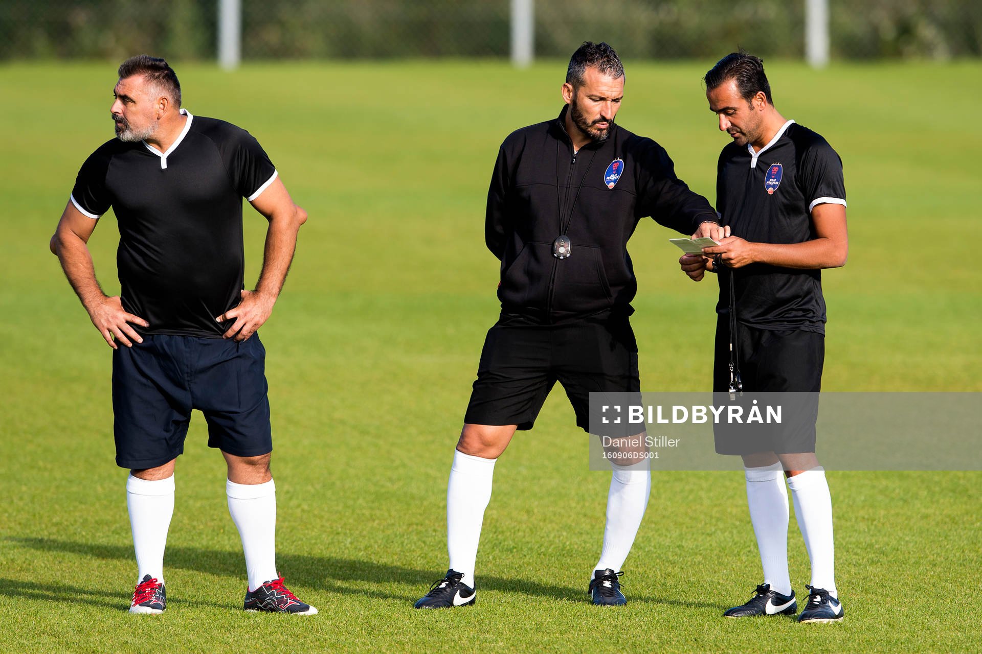 Tränare Gianluca Zambrotta (i mitten)