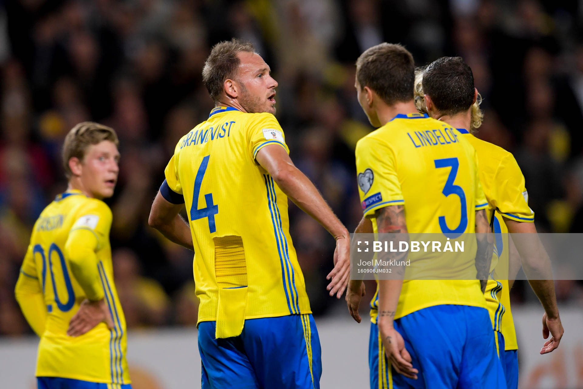 Sveriges Andreas Granqvist med trasig tröja