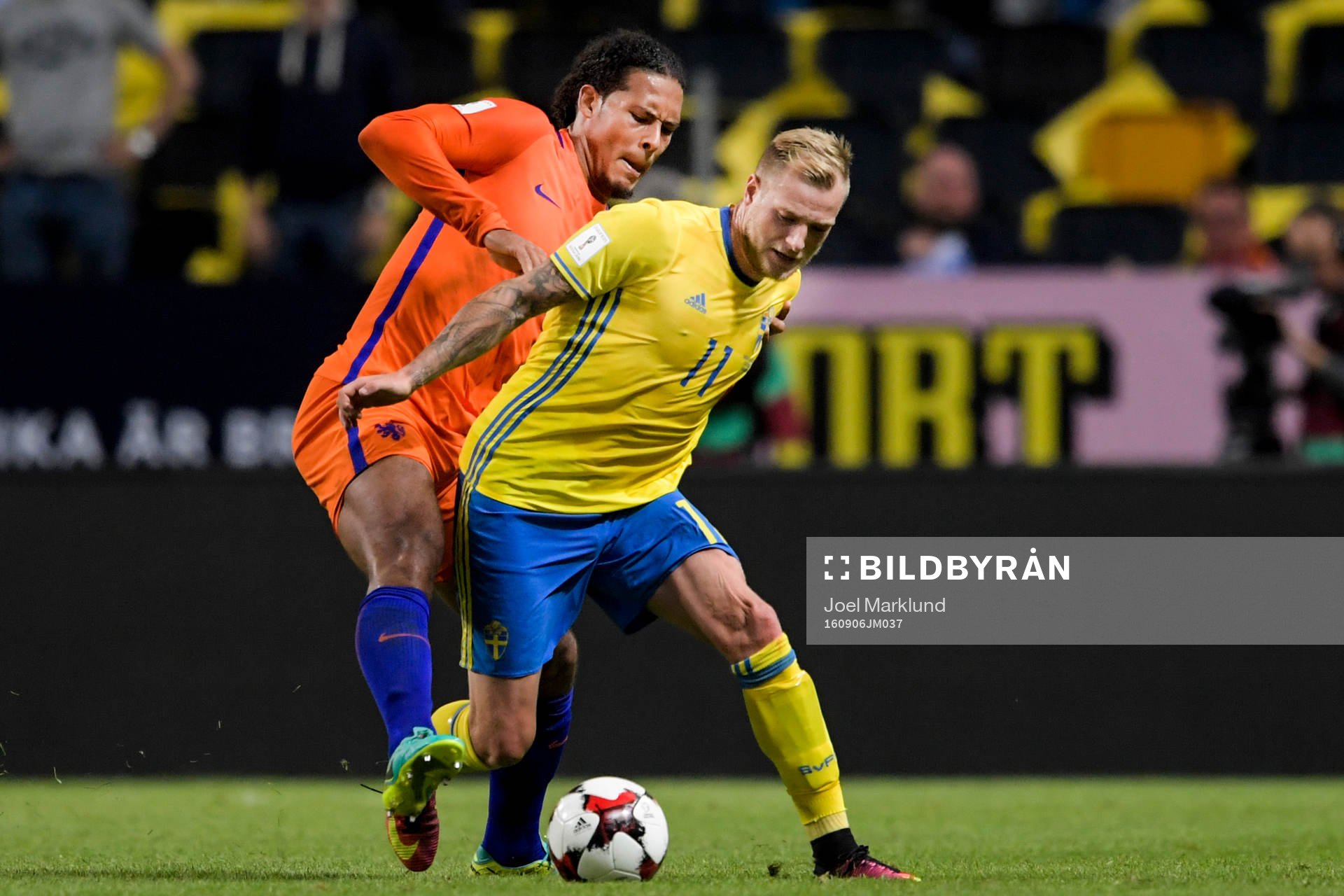 Hollands Virgil van Dijk och Sveriges John Guidetti