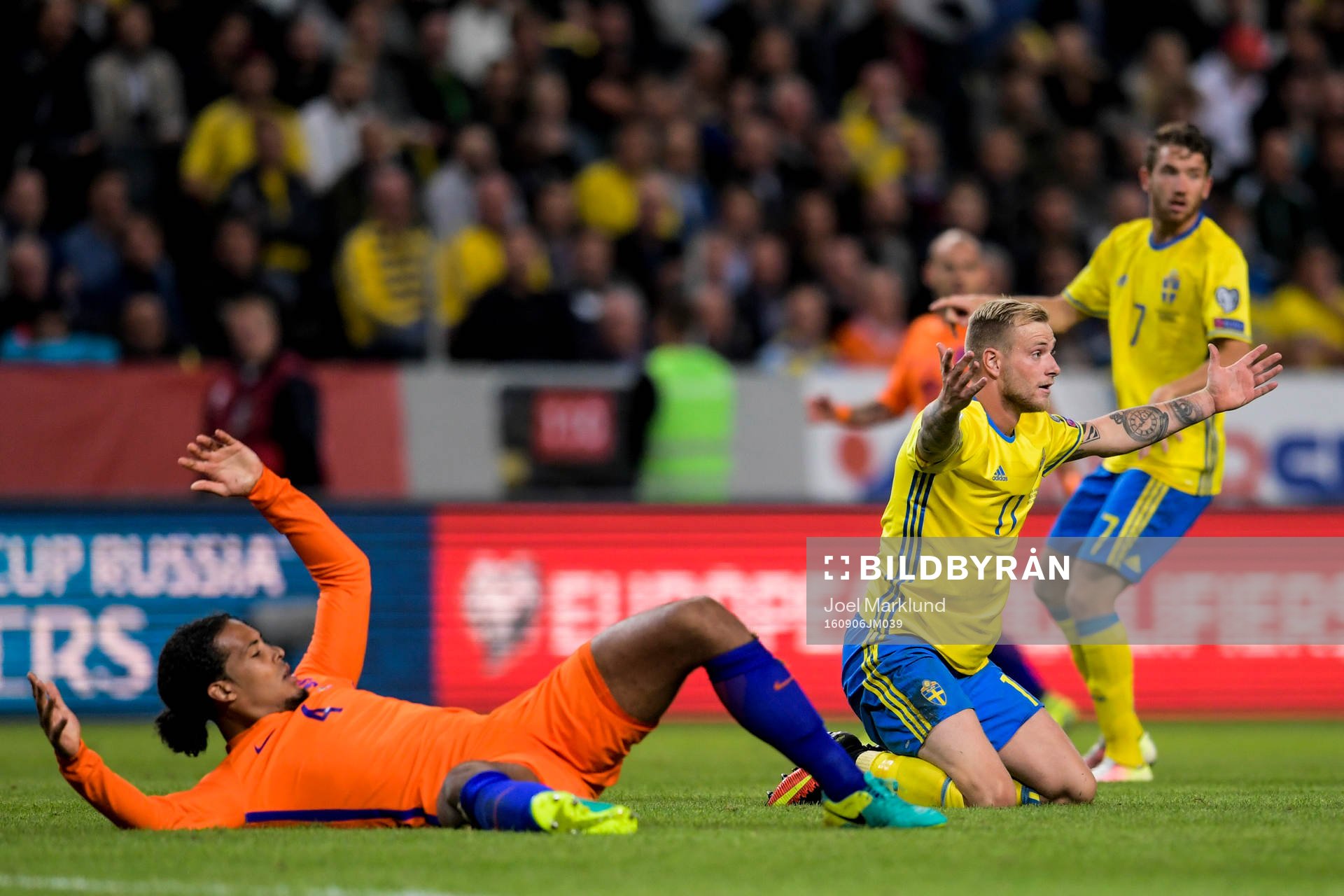 Hollands Virgil van Dijk och Sveriges John Guidetti