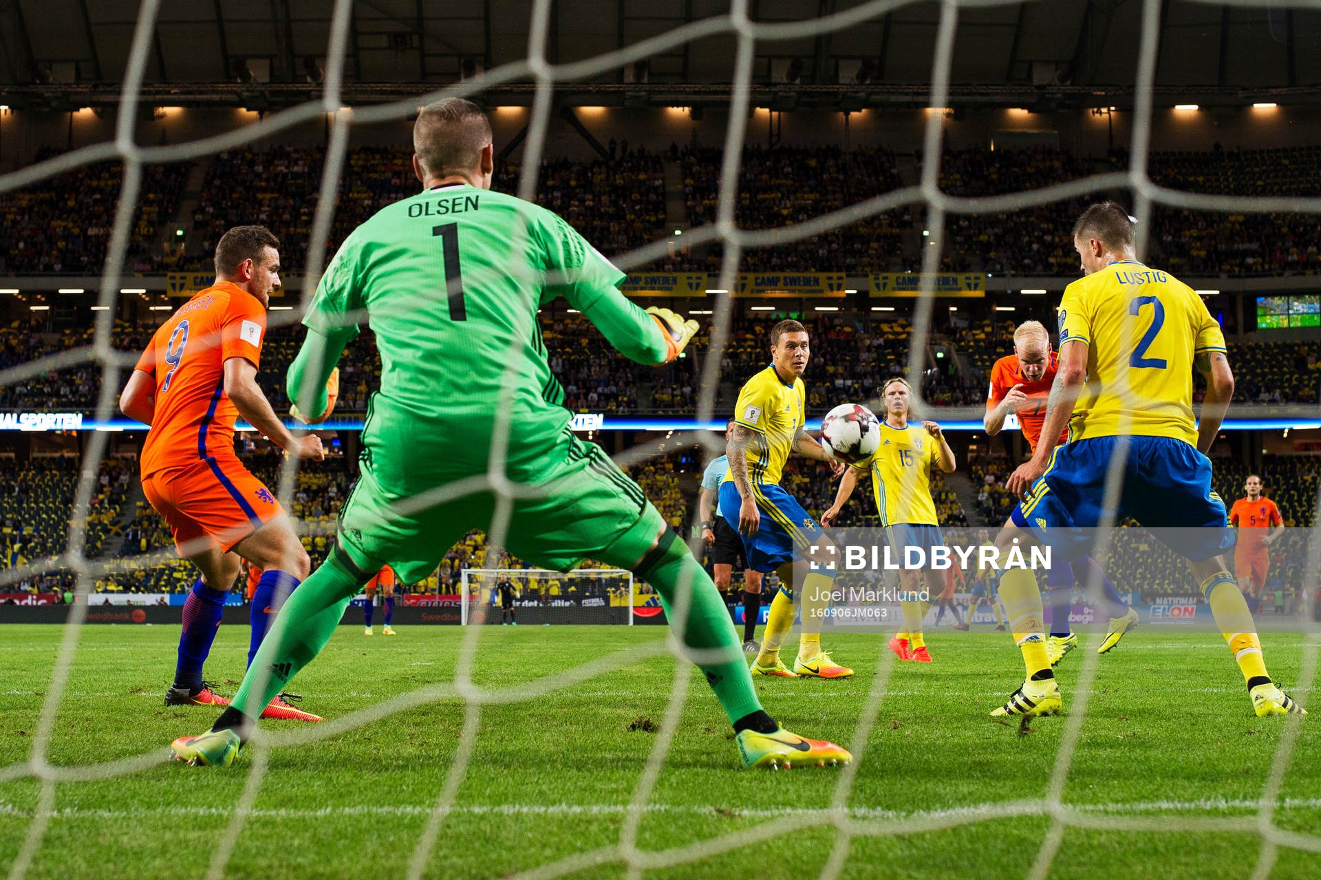 Hollands Vincent Janssen och Davy Klaassen oroar framför