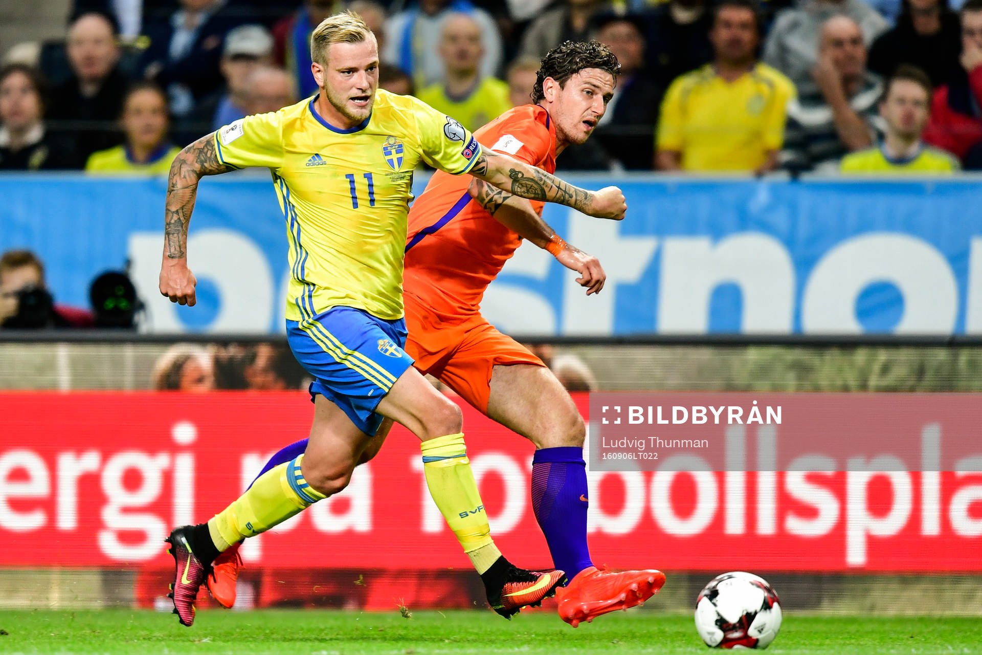 Sveriges John Guidetti och Hollands Georginio Wijnaldum