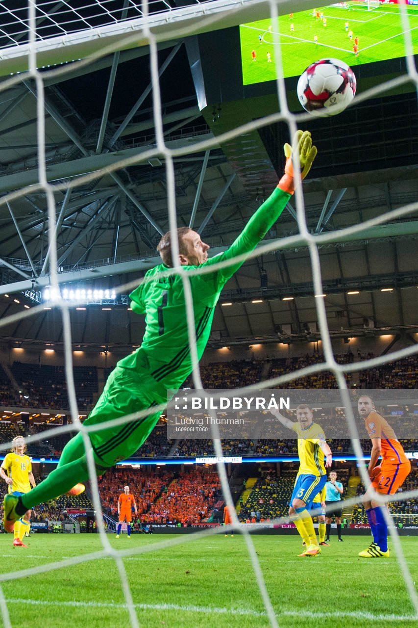Det mål som dömdes bort från Hollands Bas Dost går in