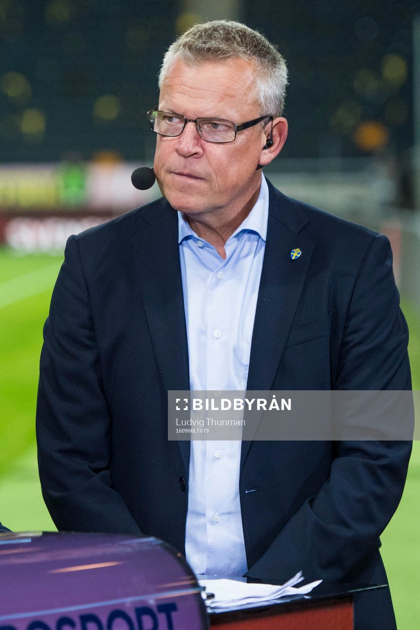 Förbundskapten Janne Andersson blir intervjuad
