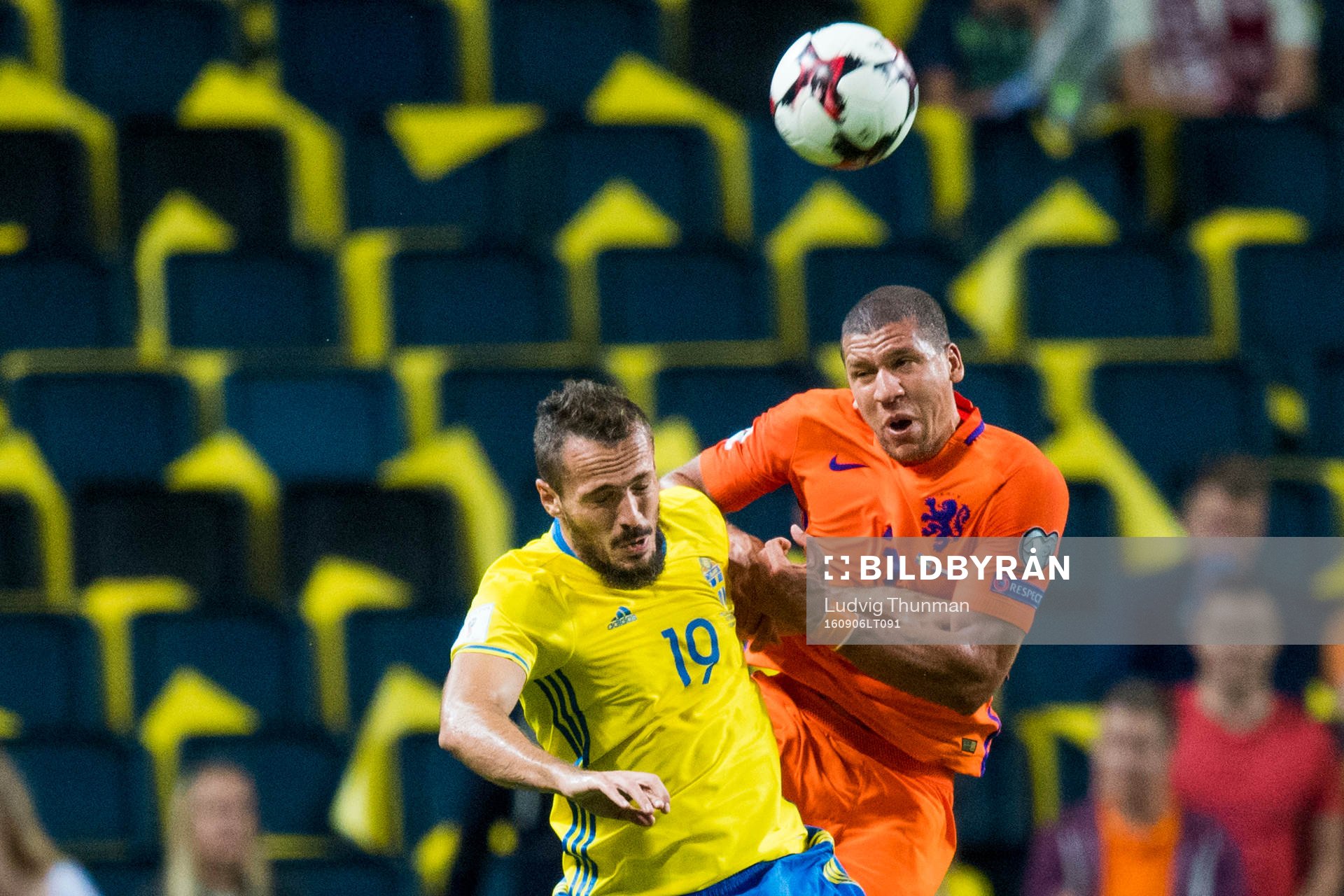 Sveriges Emir Kujovic och Hollands Daryl Janmaat