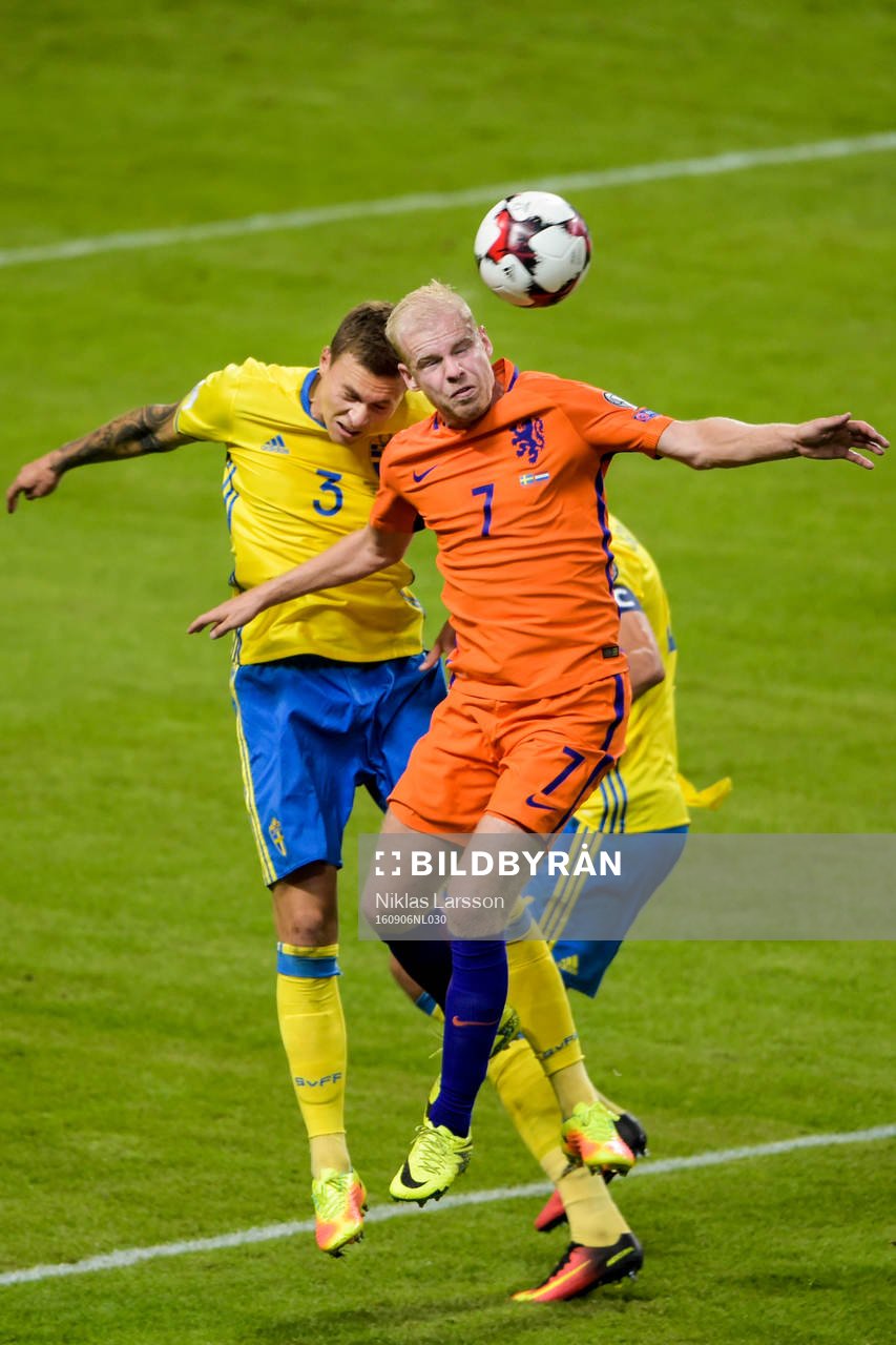 Sveriges Victor Nilsson Lindelöf och Hollands Davy Klaassen